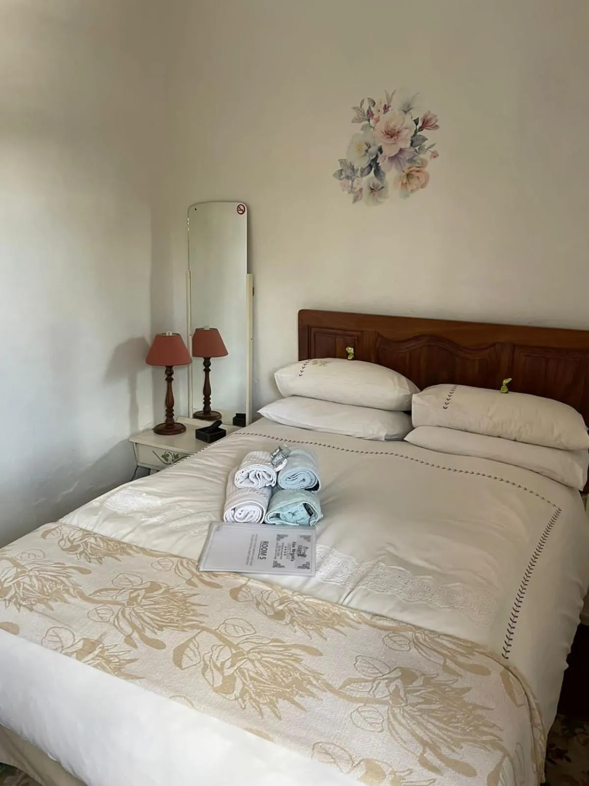 Alec Wright's Guest Lodge