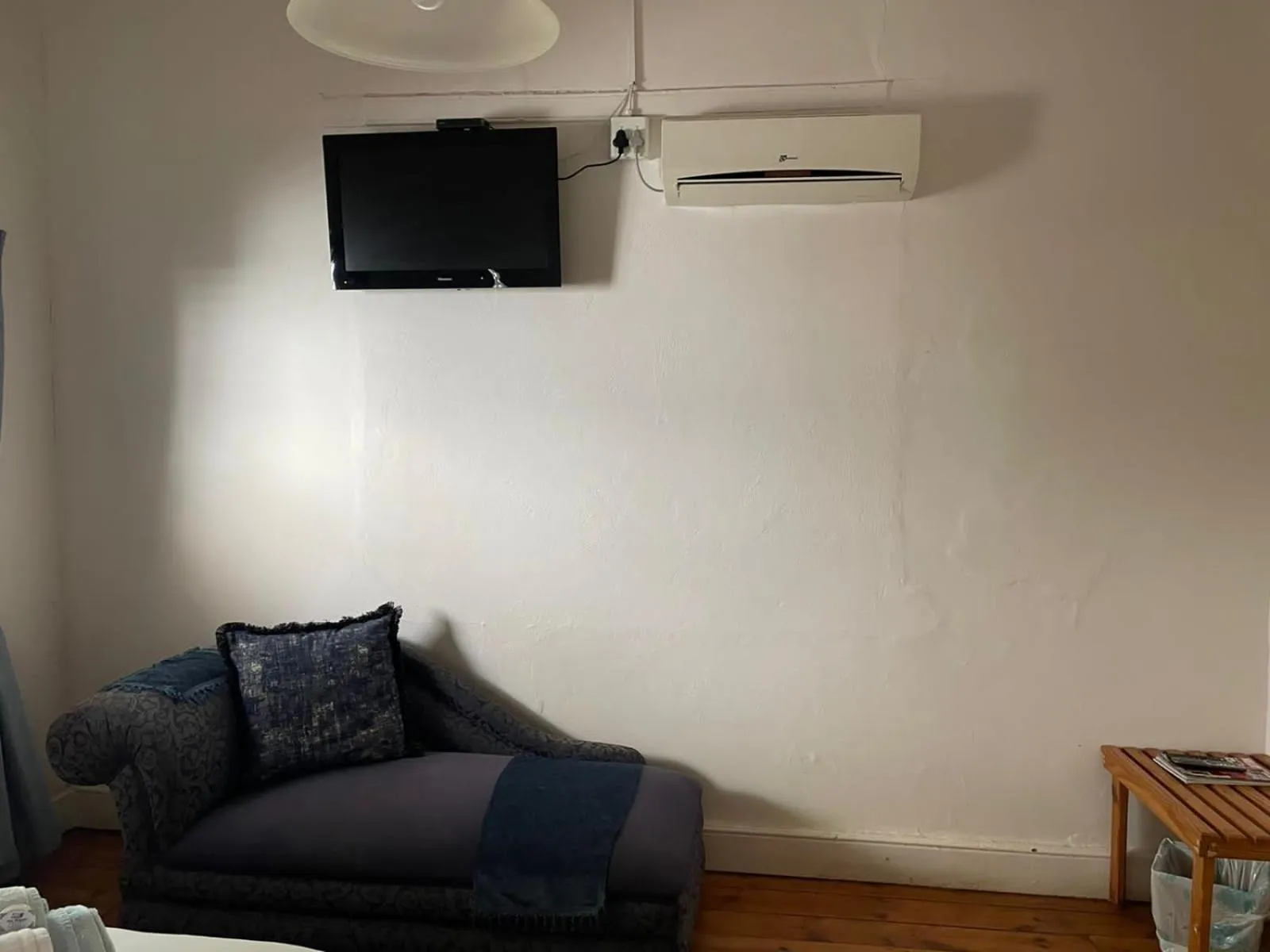 Alec Wright's Guest Lodge