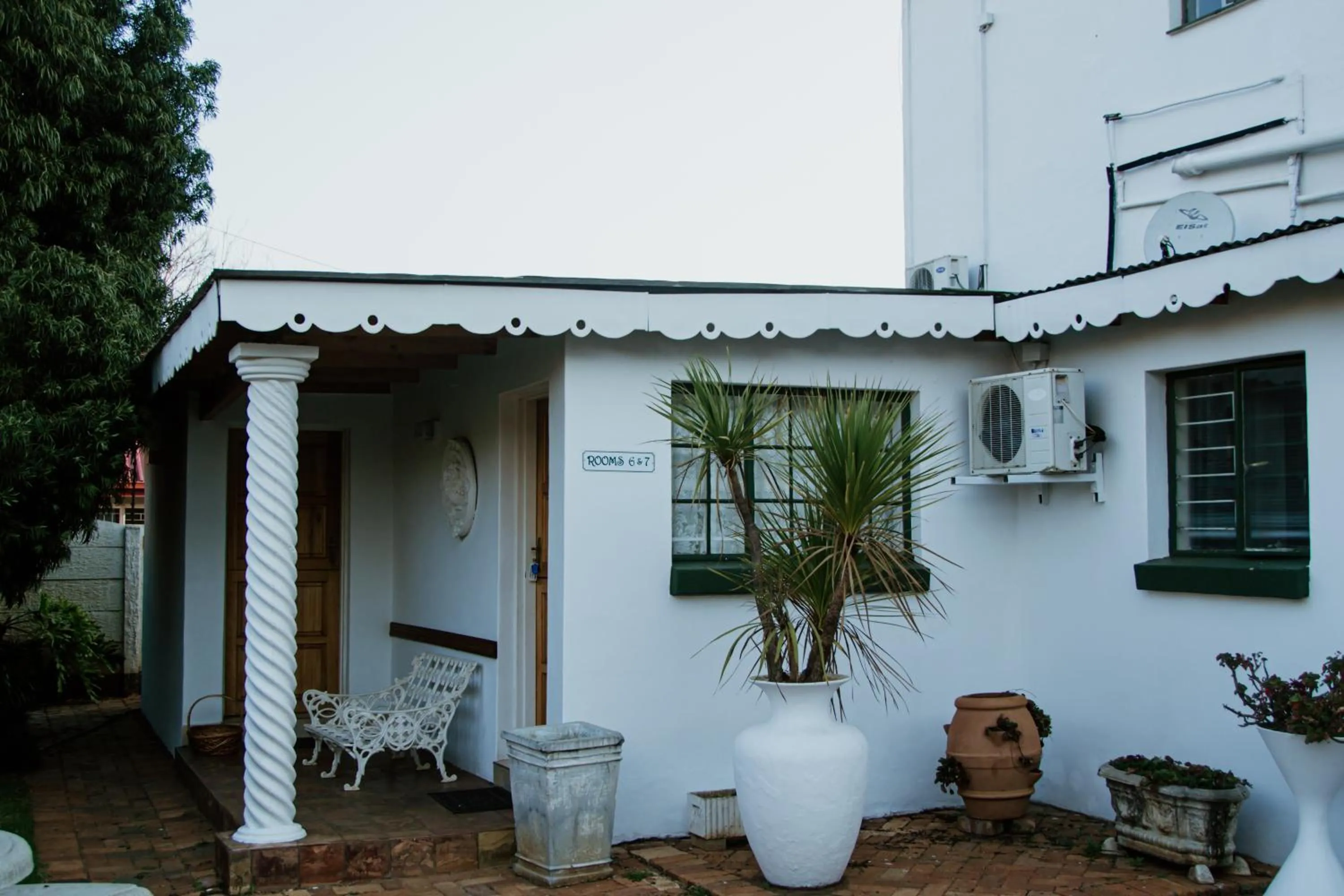 Alec Wright's Guest Lodge