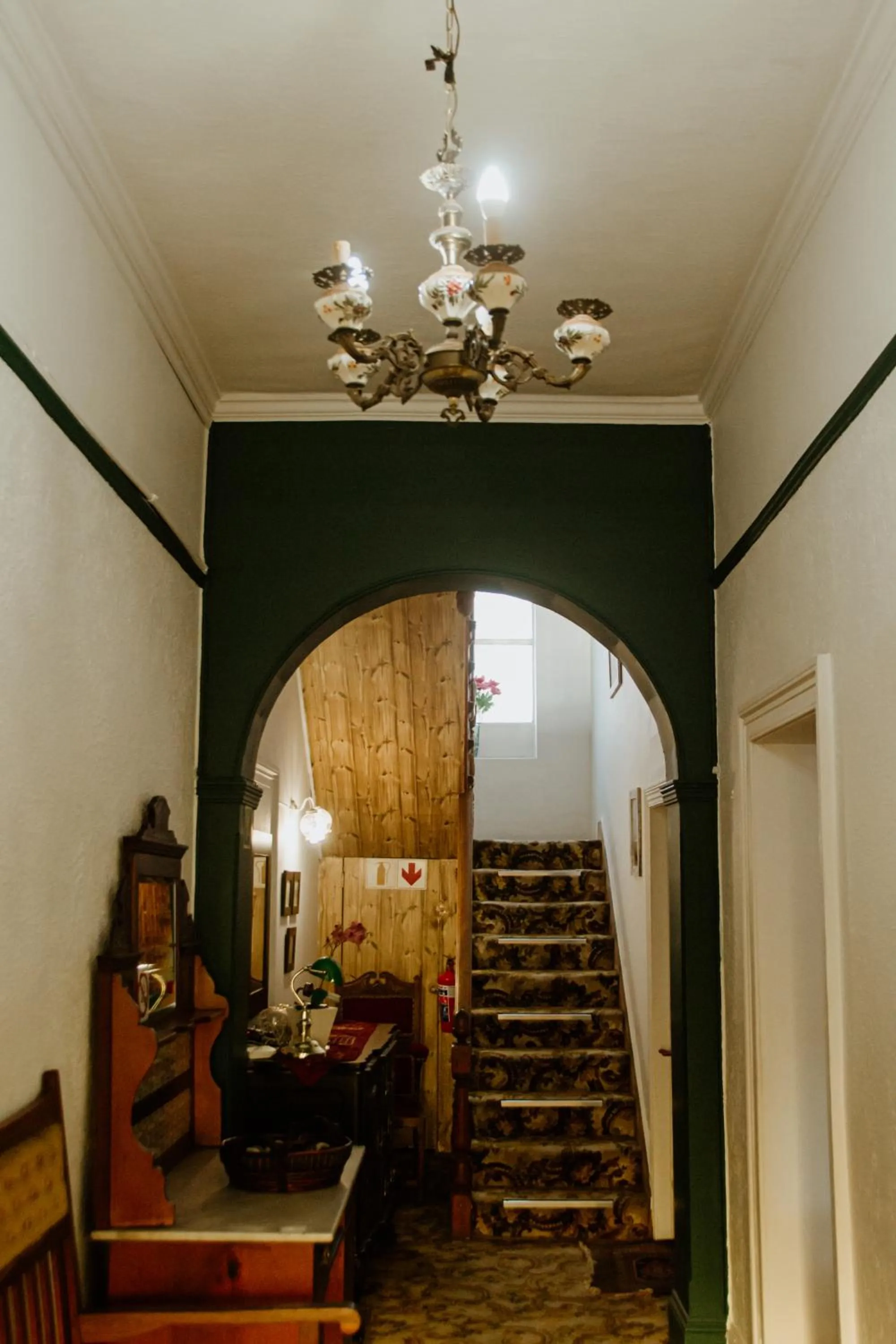 Facade/entrance in Alec Wright's Guest Lodge