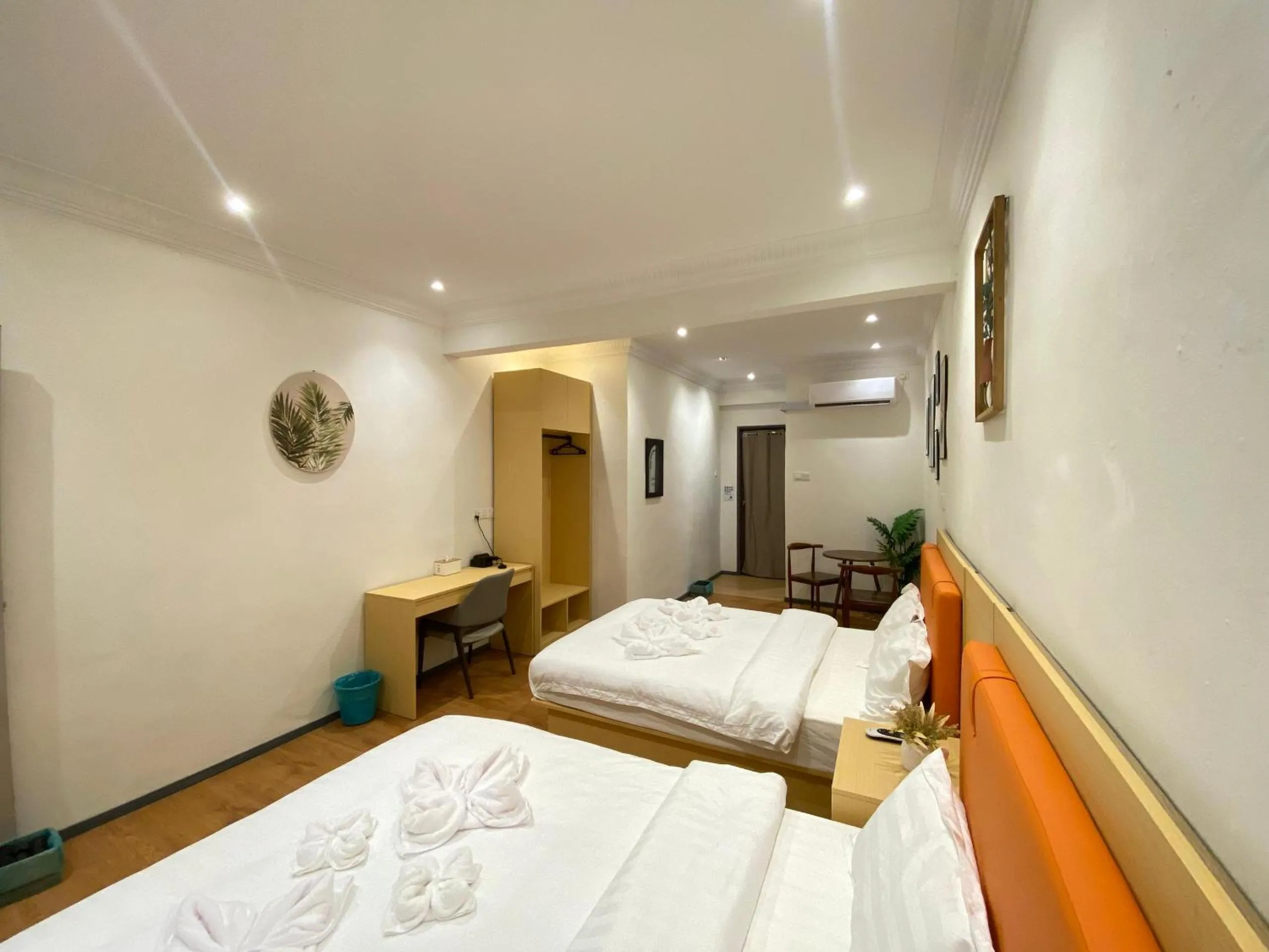 Photo of the whole room, Bed in The Ship