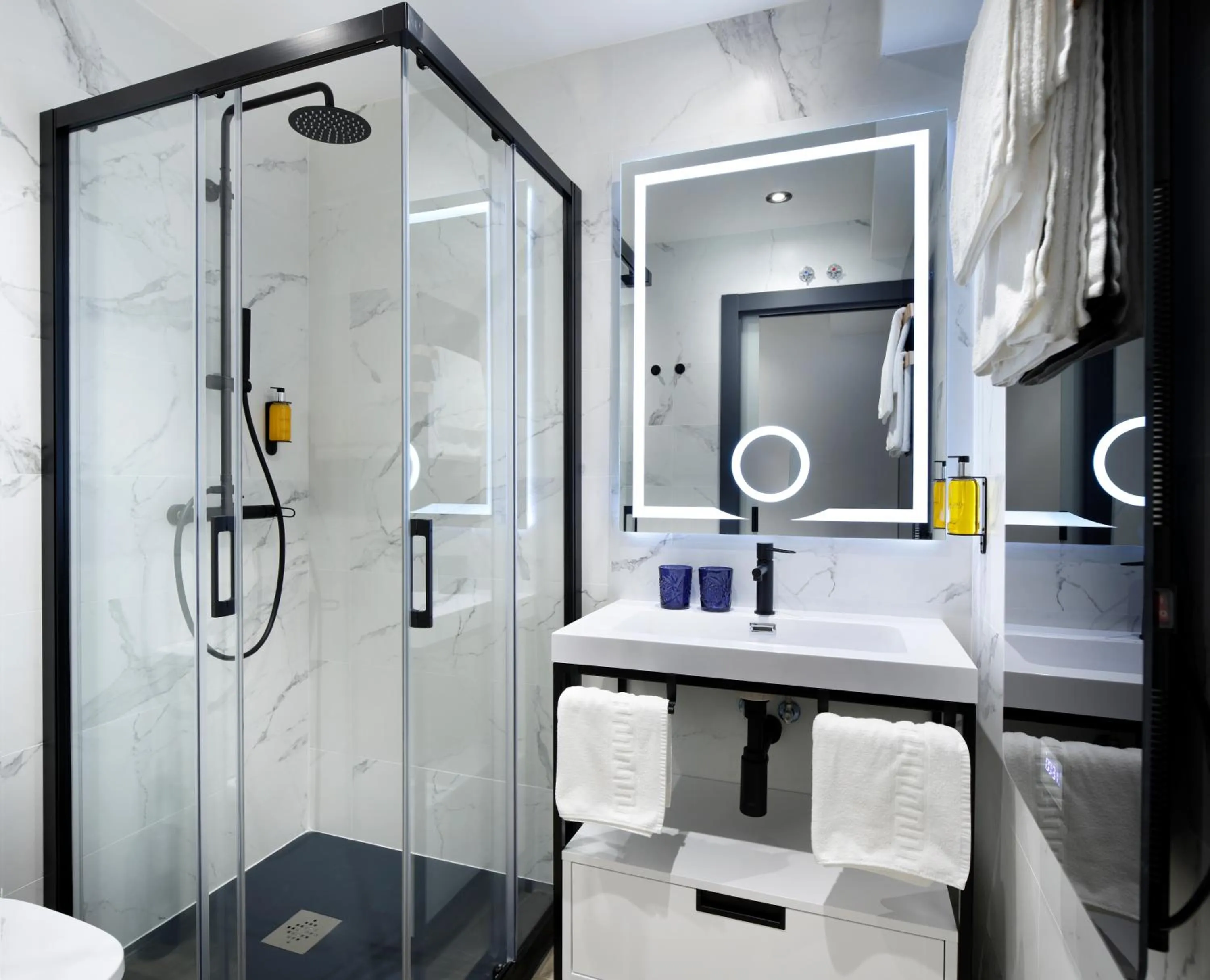 Bathroom in Pension Ama Bilbao