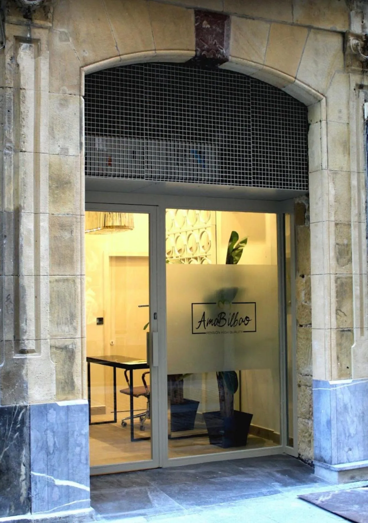 Property building in Pension Ama Bilbao