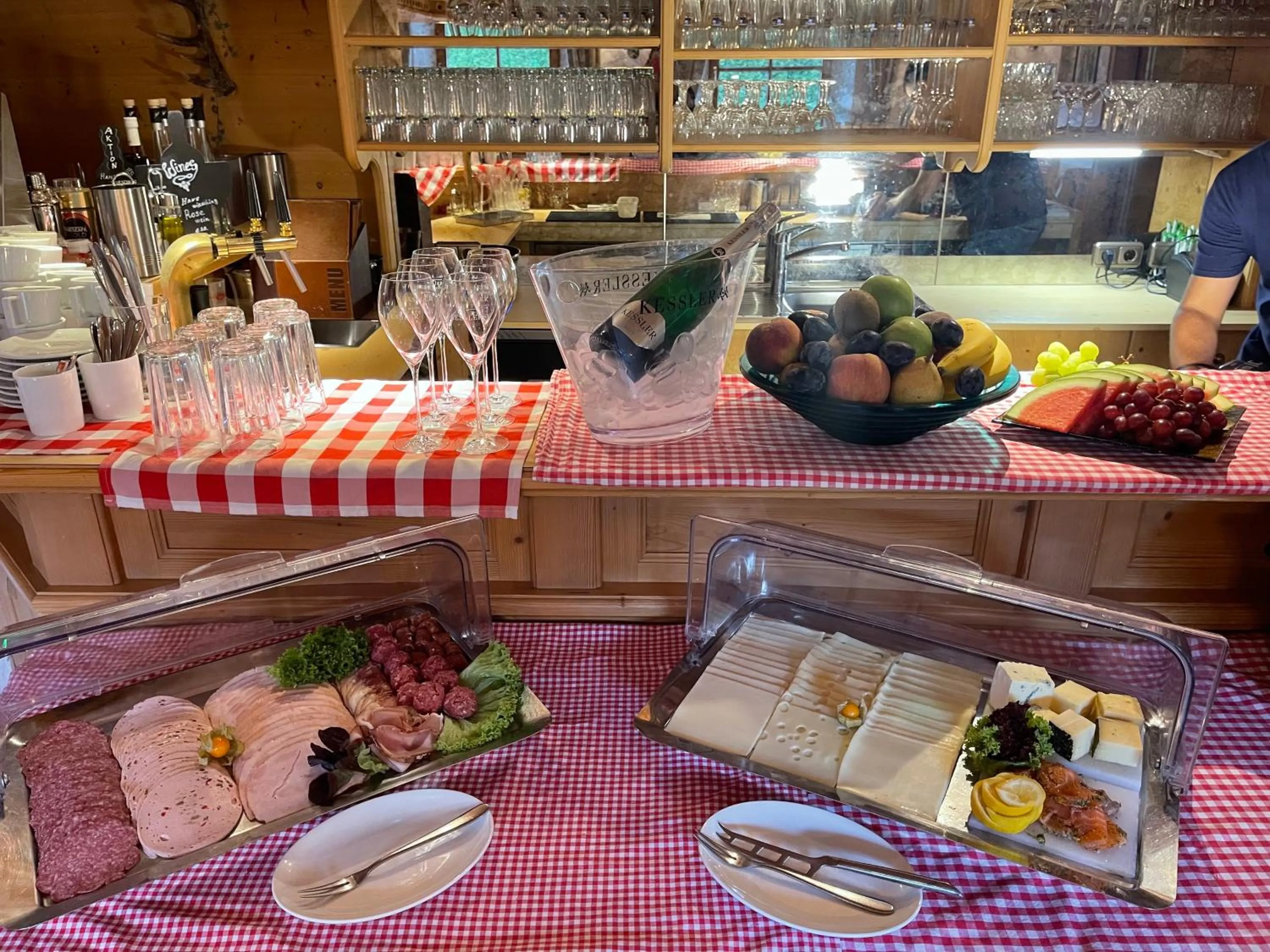 Buffet breakfast in DEVA Achentaler Vitalhotel