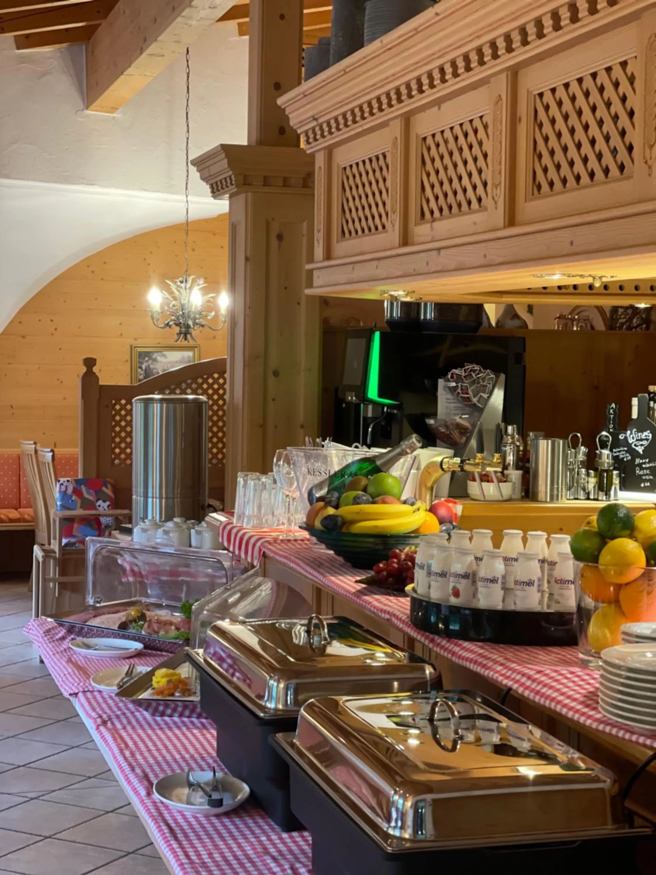 Buffet breakfast in DEVA Achentaler Vitalhotel