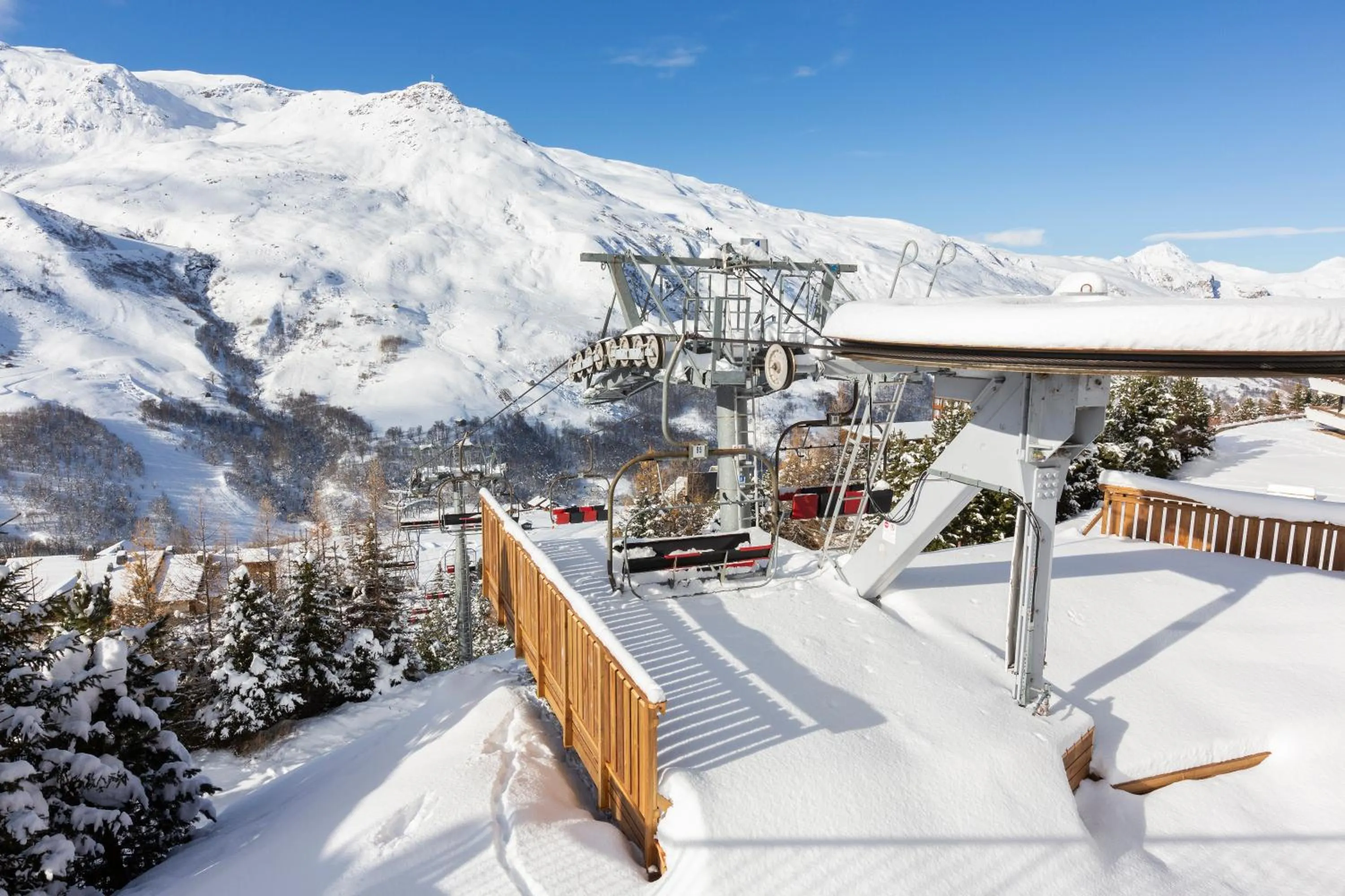 Skiing in SOWELL RESIDENCES Crêt Voland