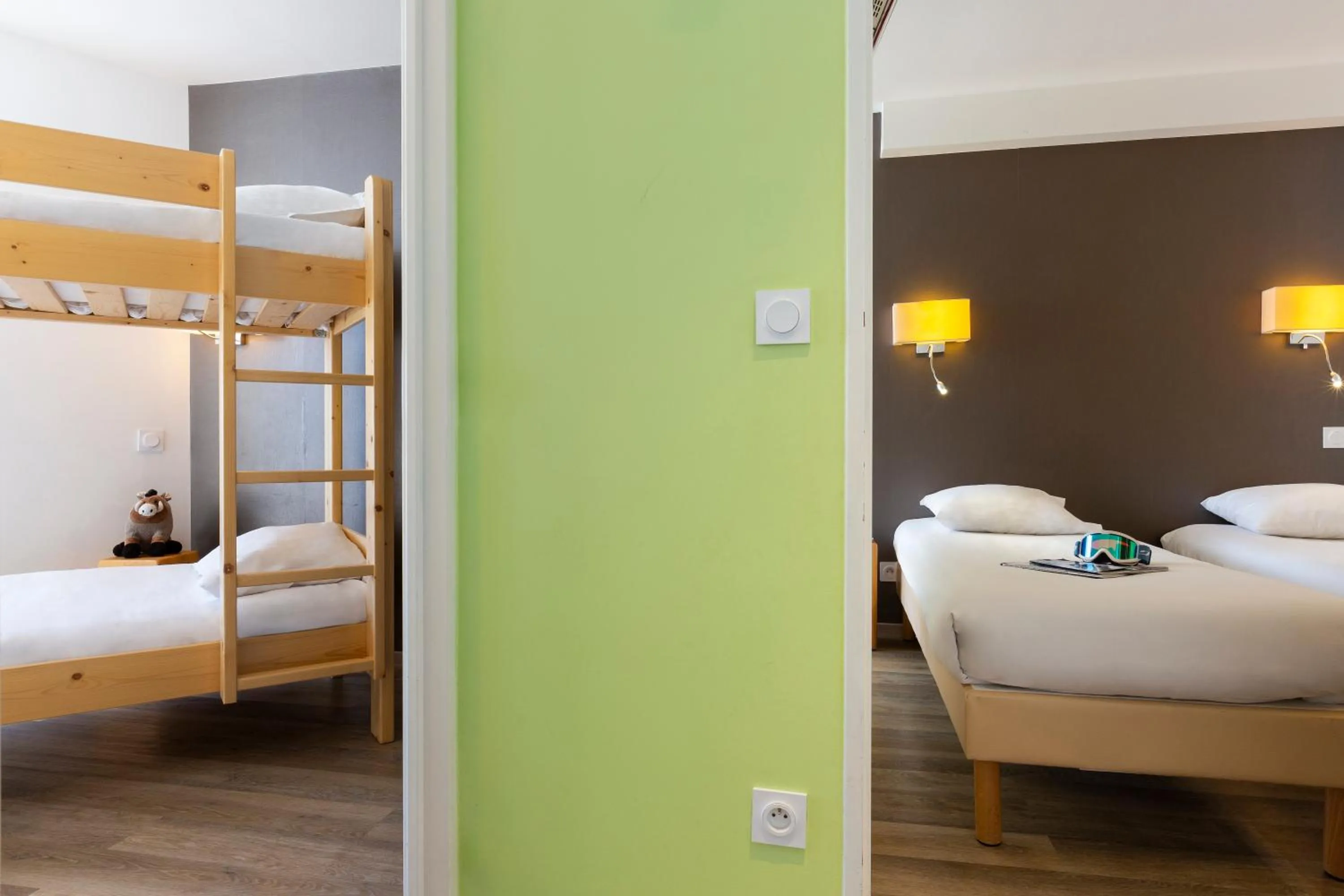 Bedroom, Bed in SOWELL RESIDENCES Crêt Voland