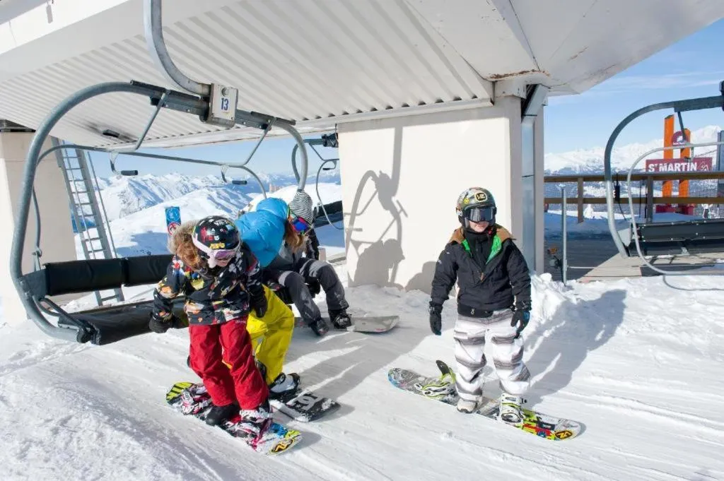 Skiing in SOWELL RESIDENCES Crêt Voland