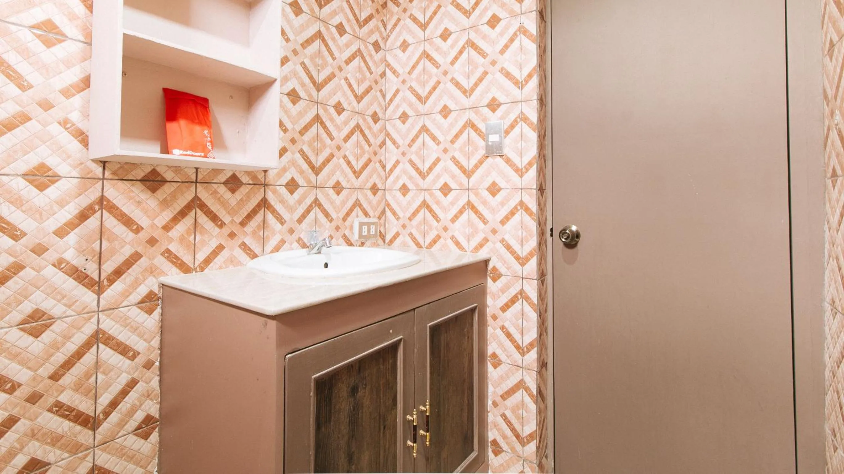 Bathroom in RedDoorz Plus at Canley Residential