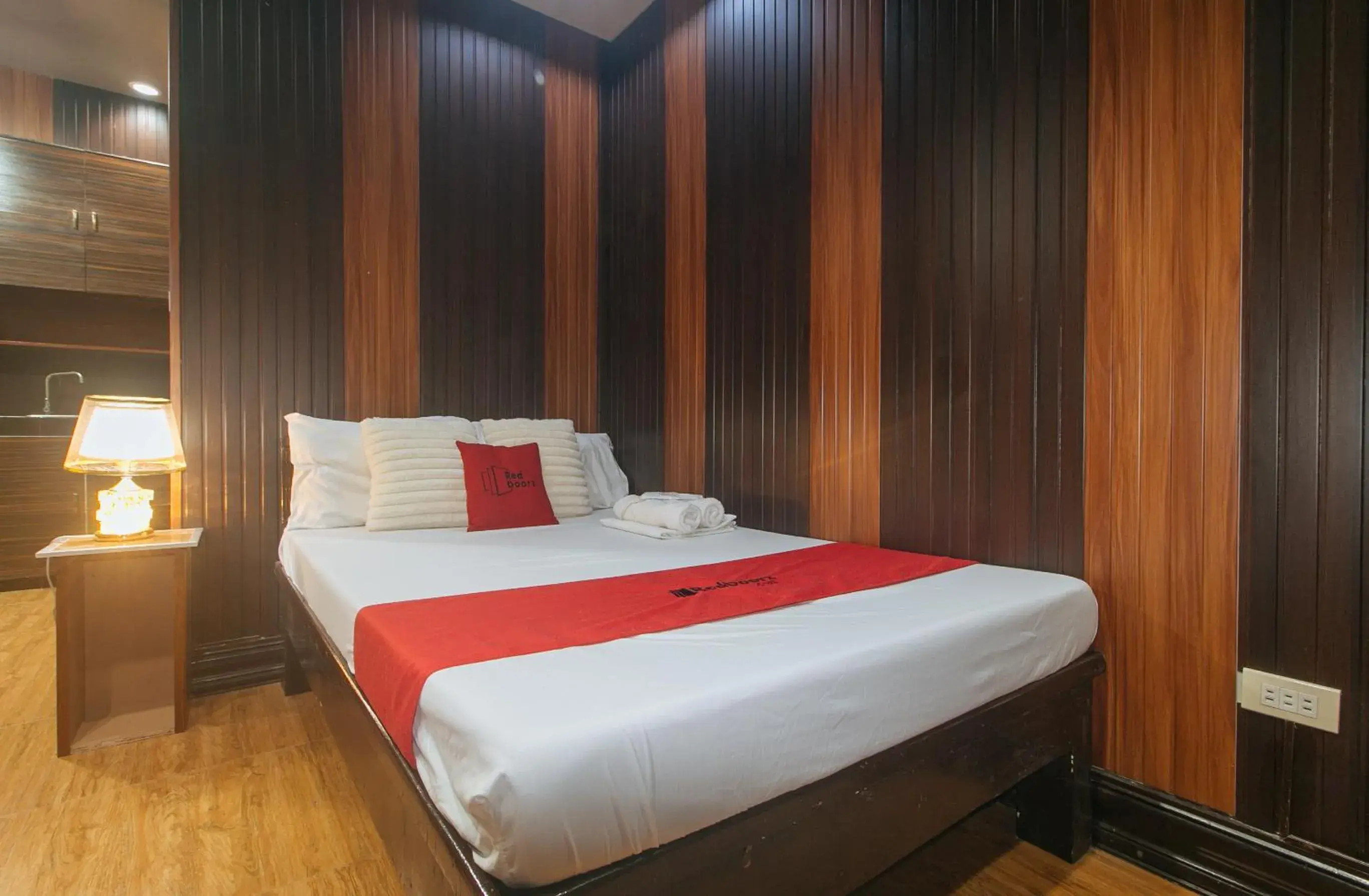 Double Room in RedDoorz Plus at Canley Residential Double Room in RedDoorz Plus at Canley Residential