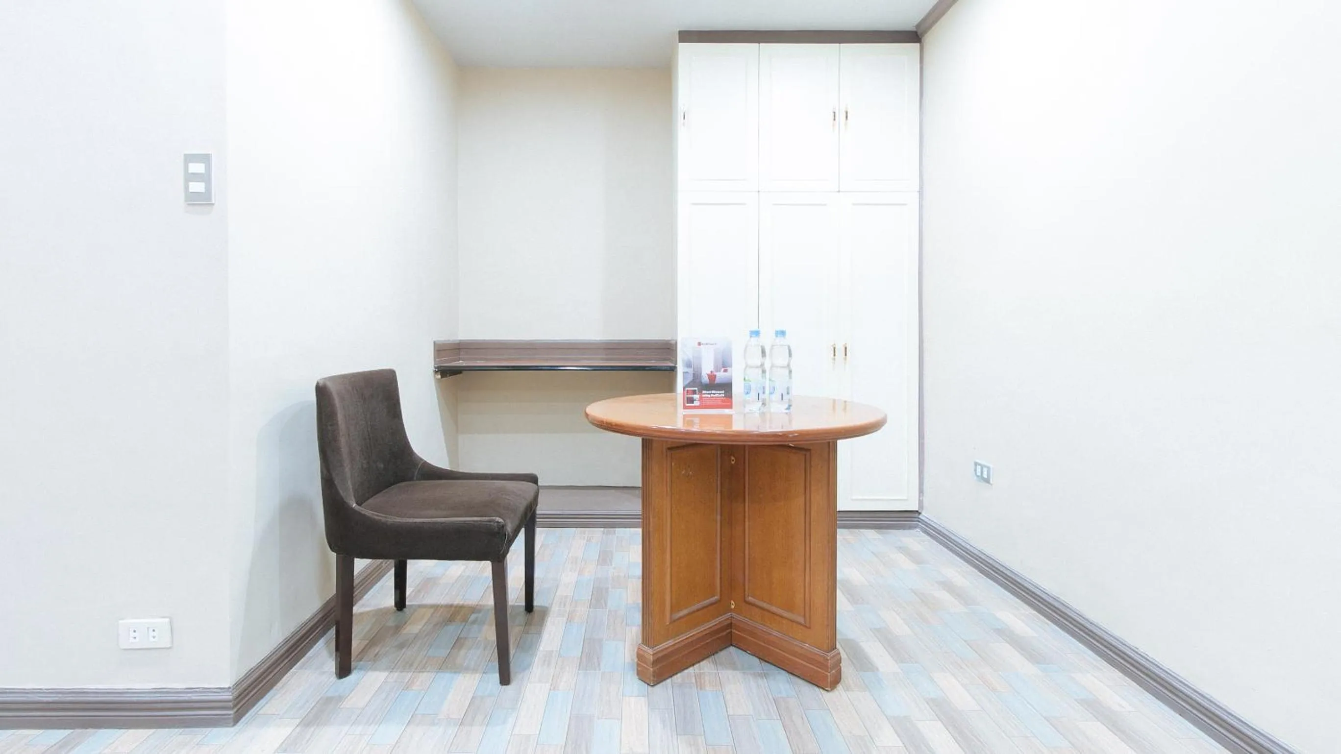 Seating area in RedDoorz Plus at Canley Residential