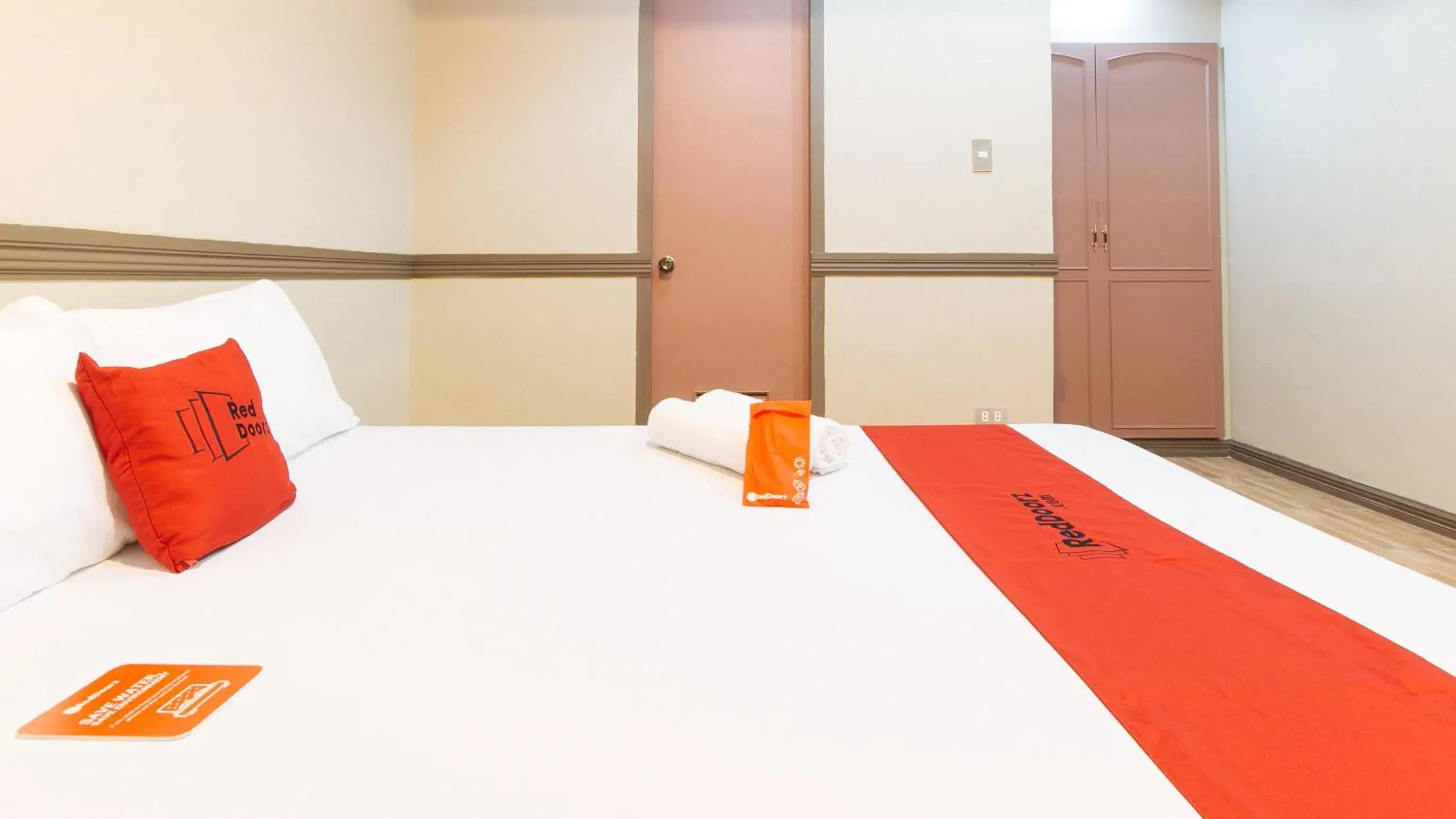 Bedroom, Bed in RedDoorz Plus at Canley Residential Bedroom, Bed in RedDoorz Plus at Canley Residential