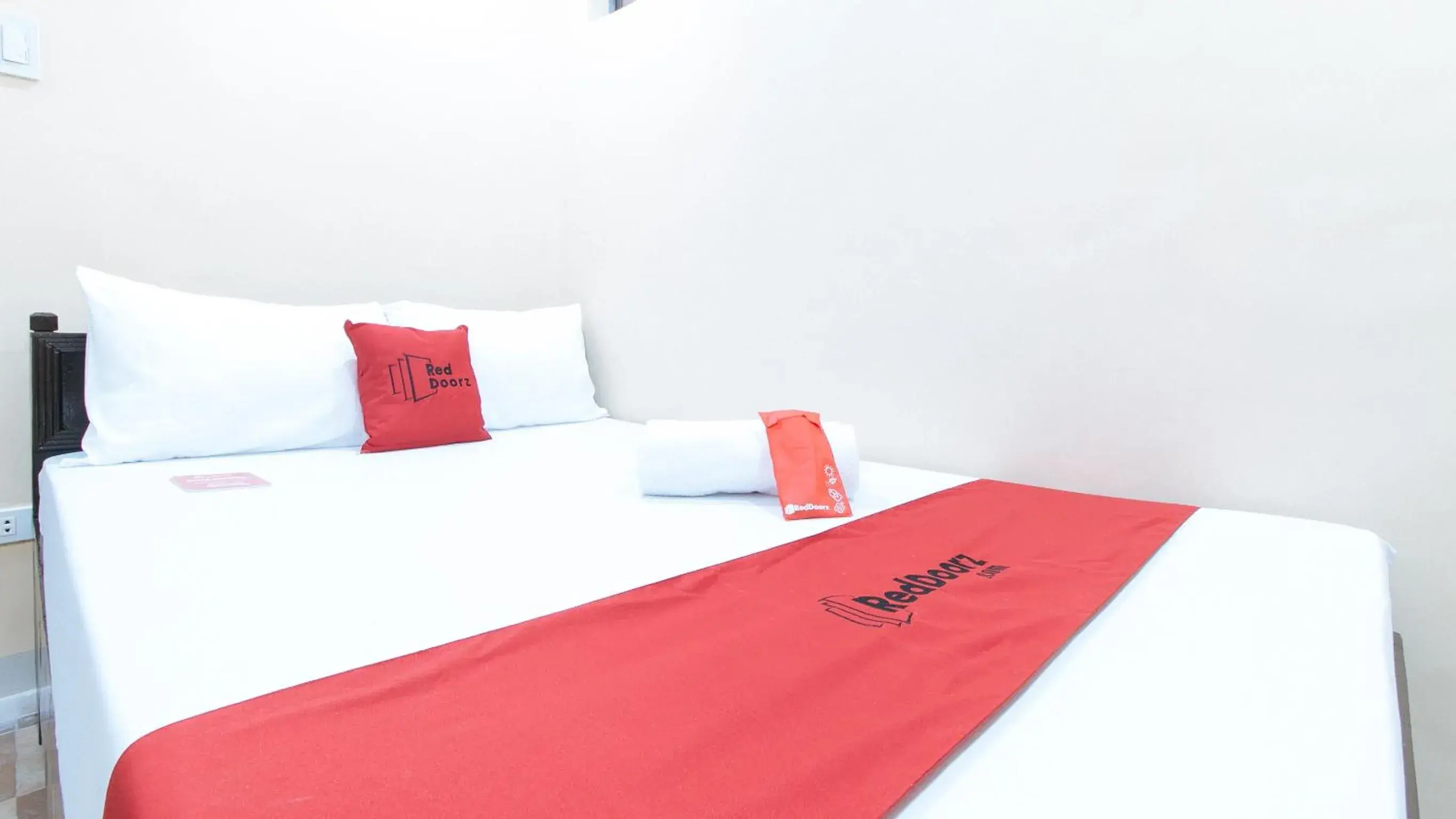 Bedroom, Bed in RedDoorz Plus at Canley Residential Bedroom, Bed in RedDoorz Plus at Canley Residential