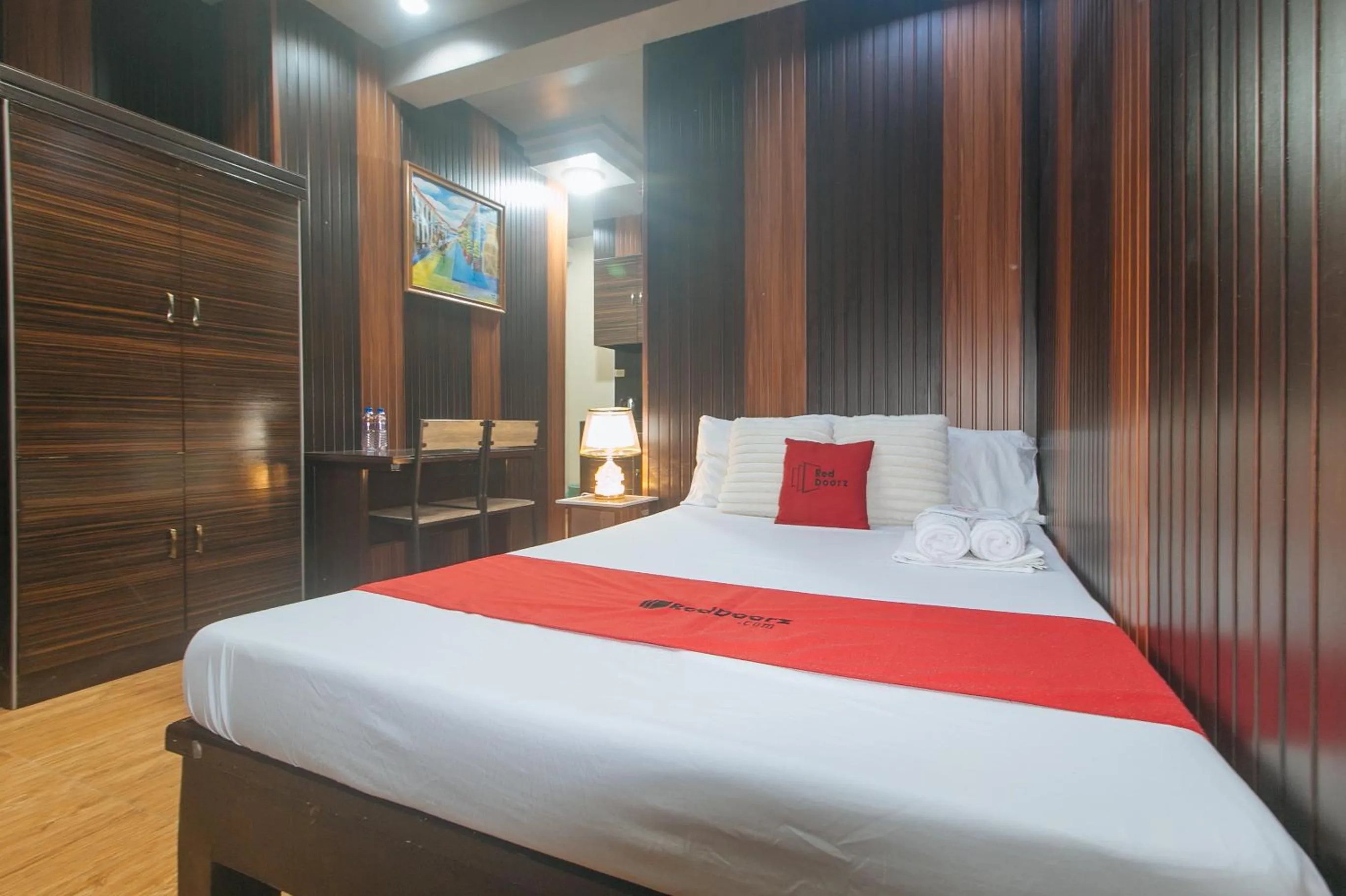 Photo of the whole room, Bed in RedDoorz Plus at Canley Residential