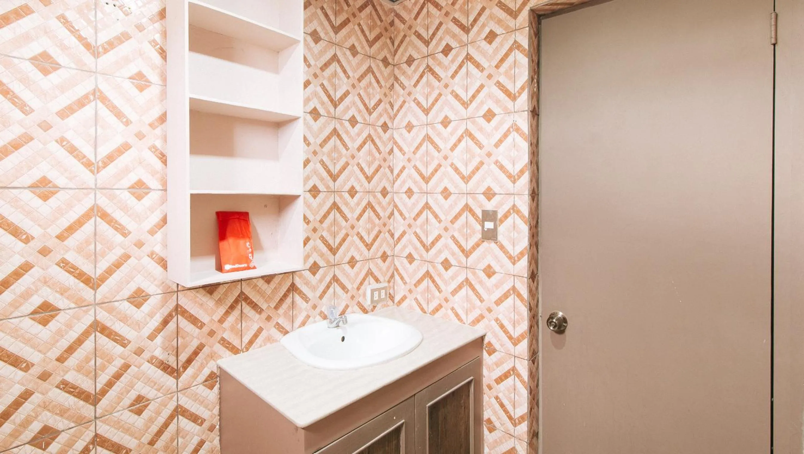 Bathroom in RedDoorz Plus at Canley Residential