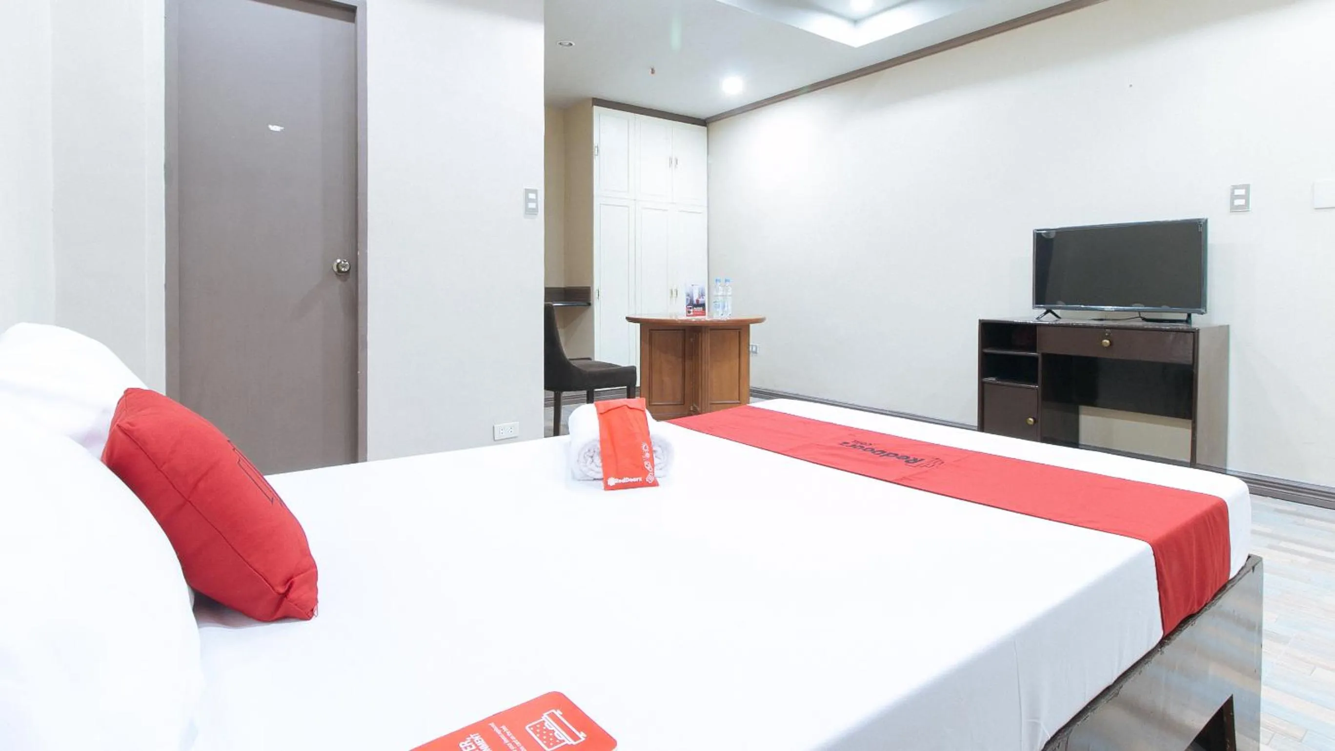 Bedroom, Bed in RedDoorz Plus at Canley Residential