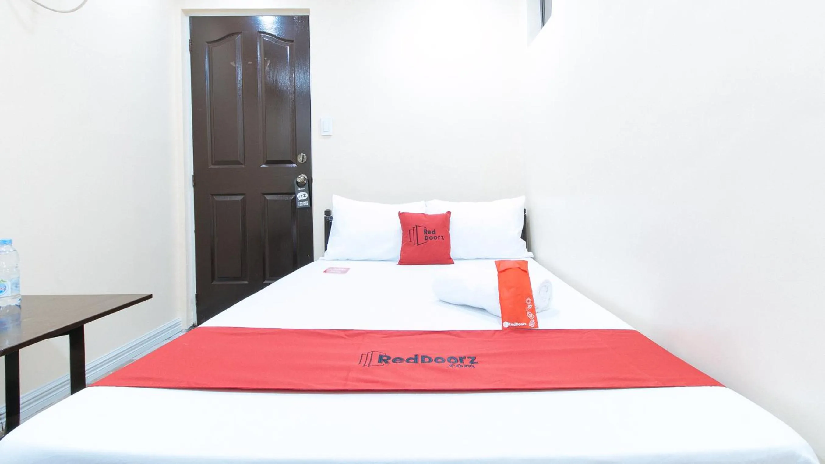 Bedroom, Bed in RedDoorz Plus at Canley Residential