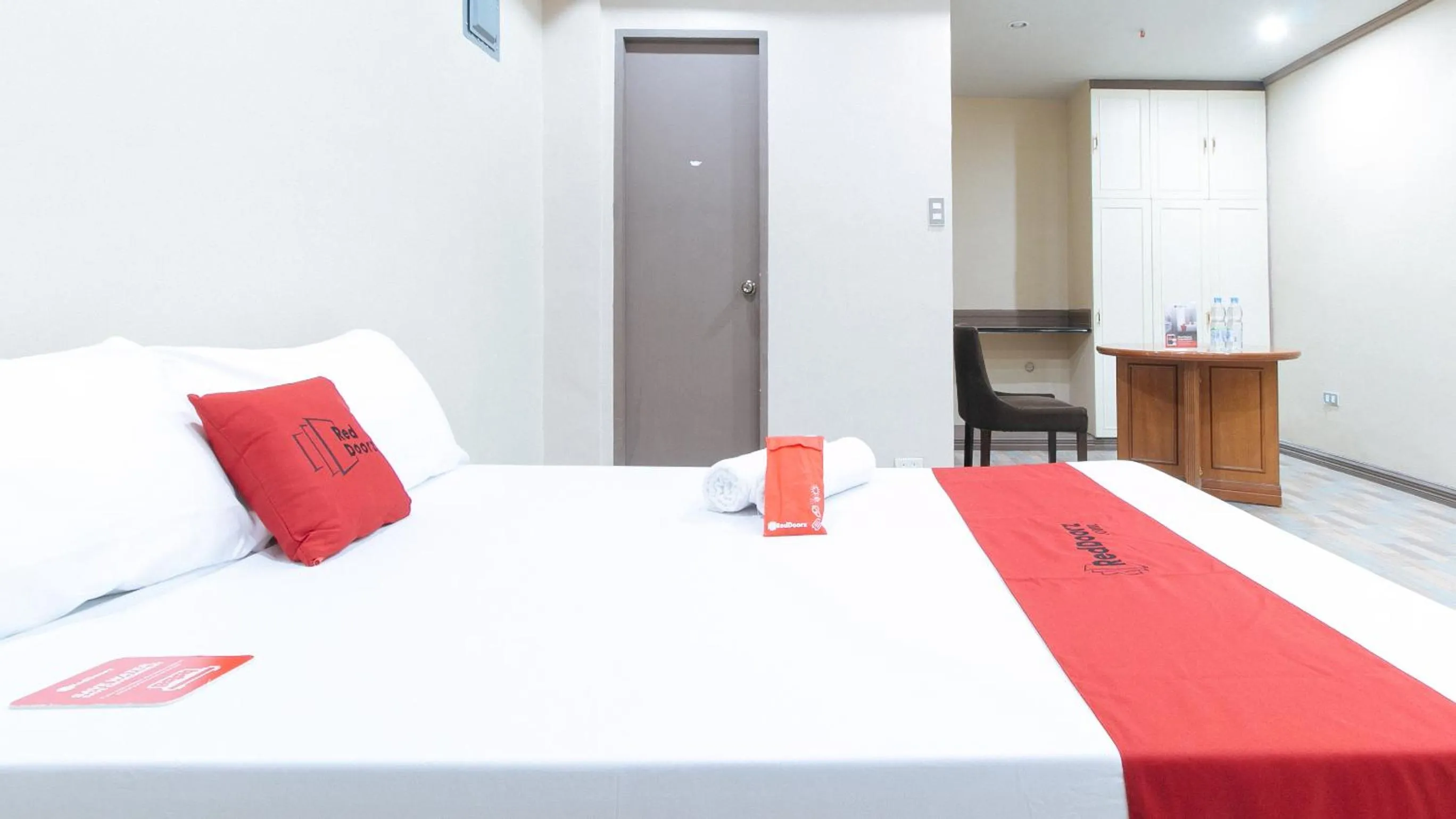 Bedroom, Bed in RedDoorz Plus at Canley Residential