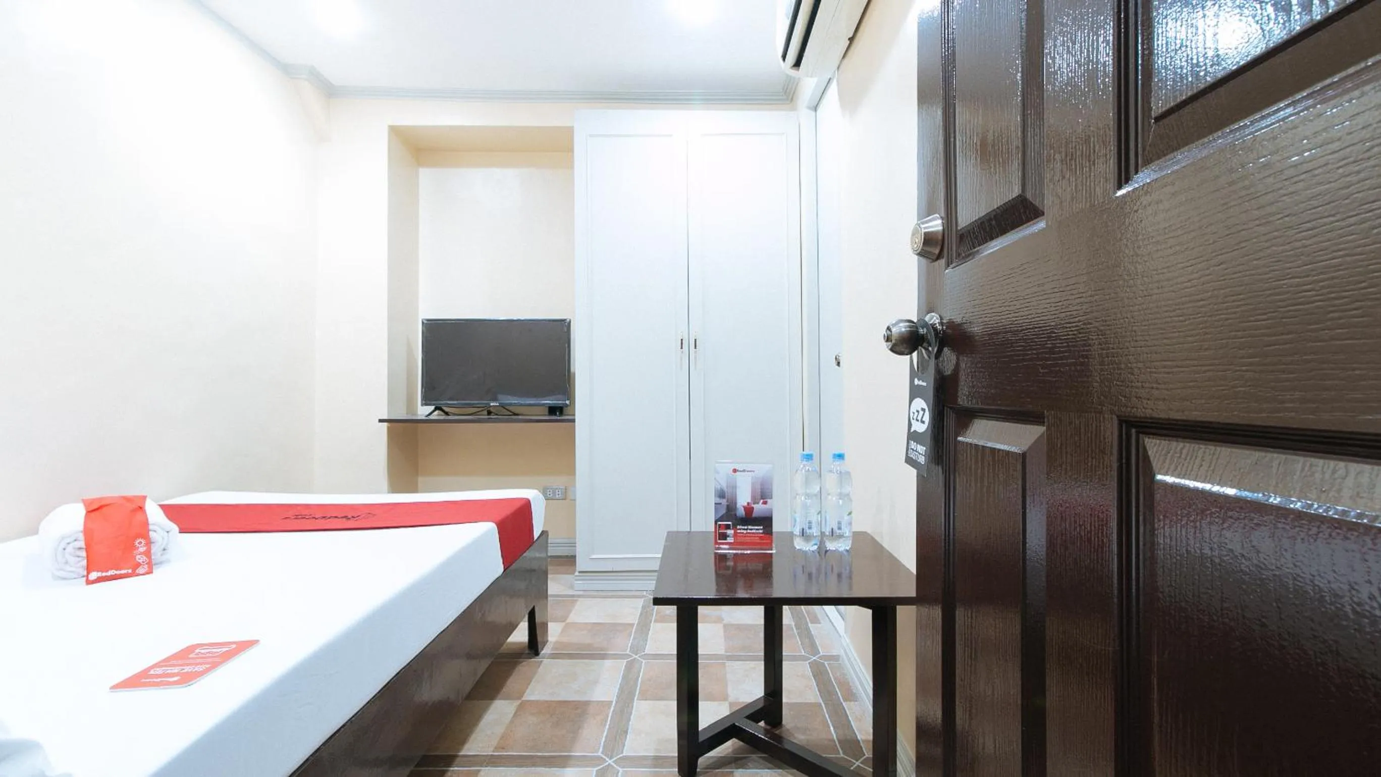 Bedroom, Bed in RedDoorz Plus at Canley Residential