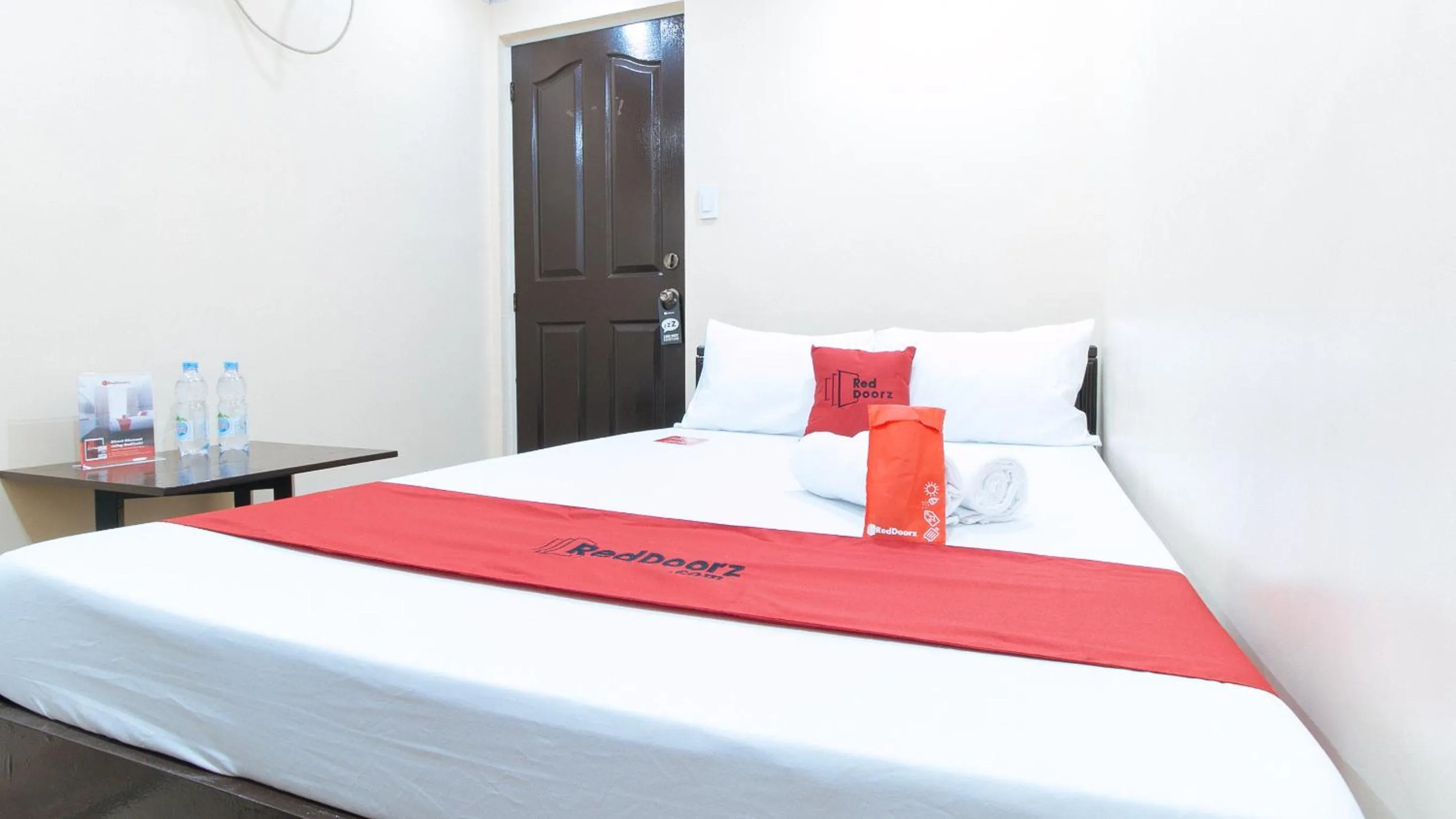 Bed in RedDoorz Plus at Canley Residential