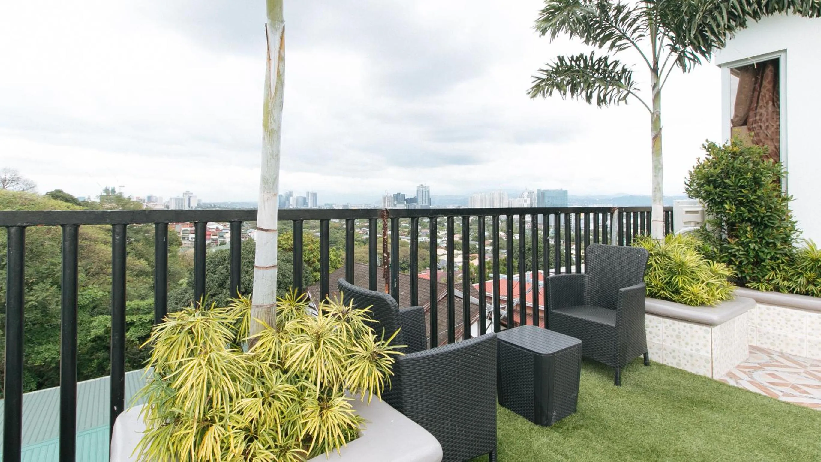 Balcony/Terrace in RedDoorz Plus at Canley Residential