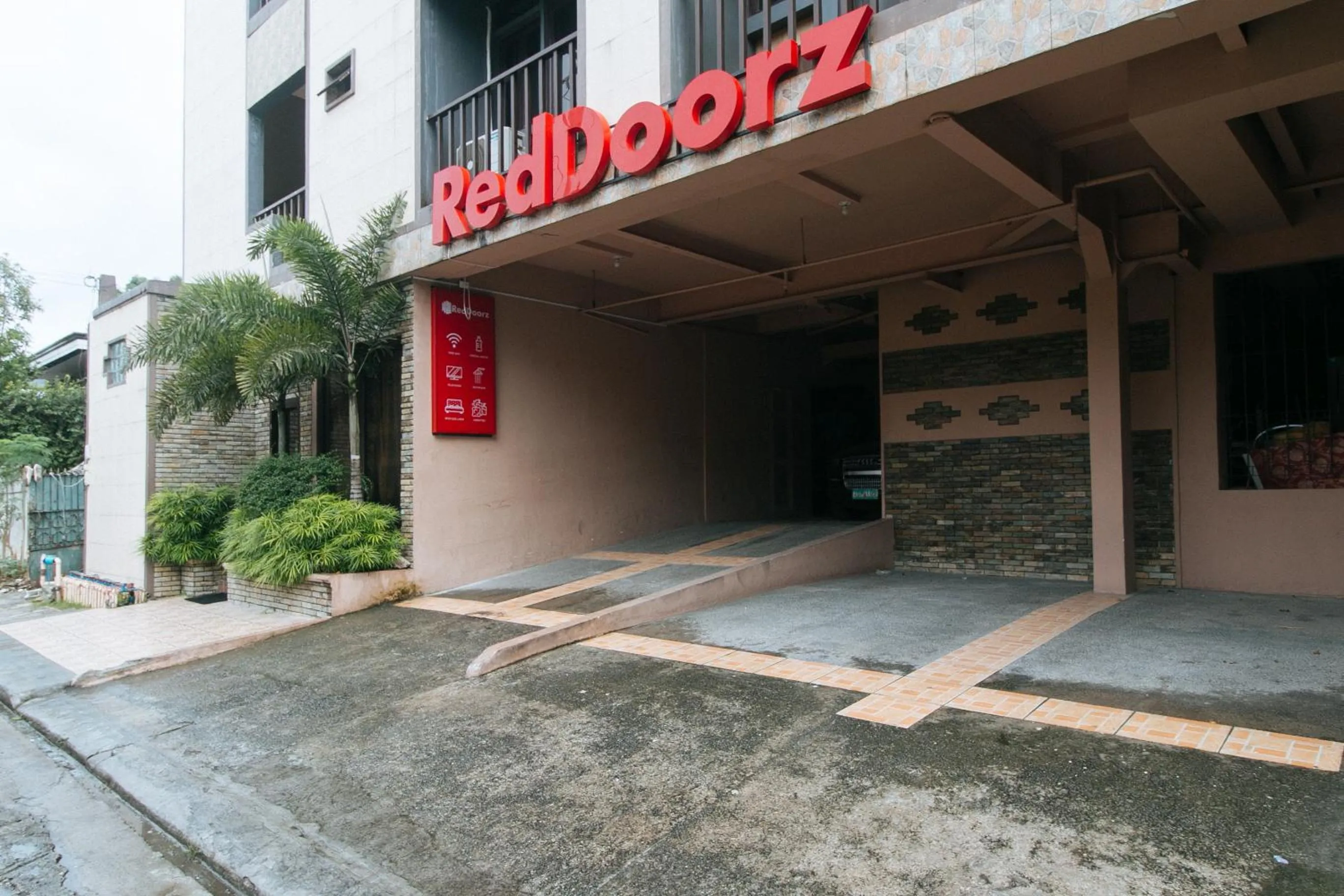 Facade/entrance in RedDoorz Plus at Canley Residential