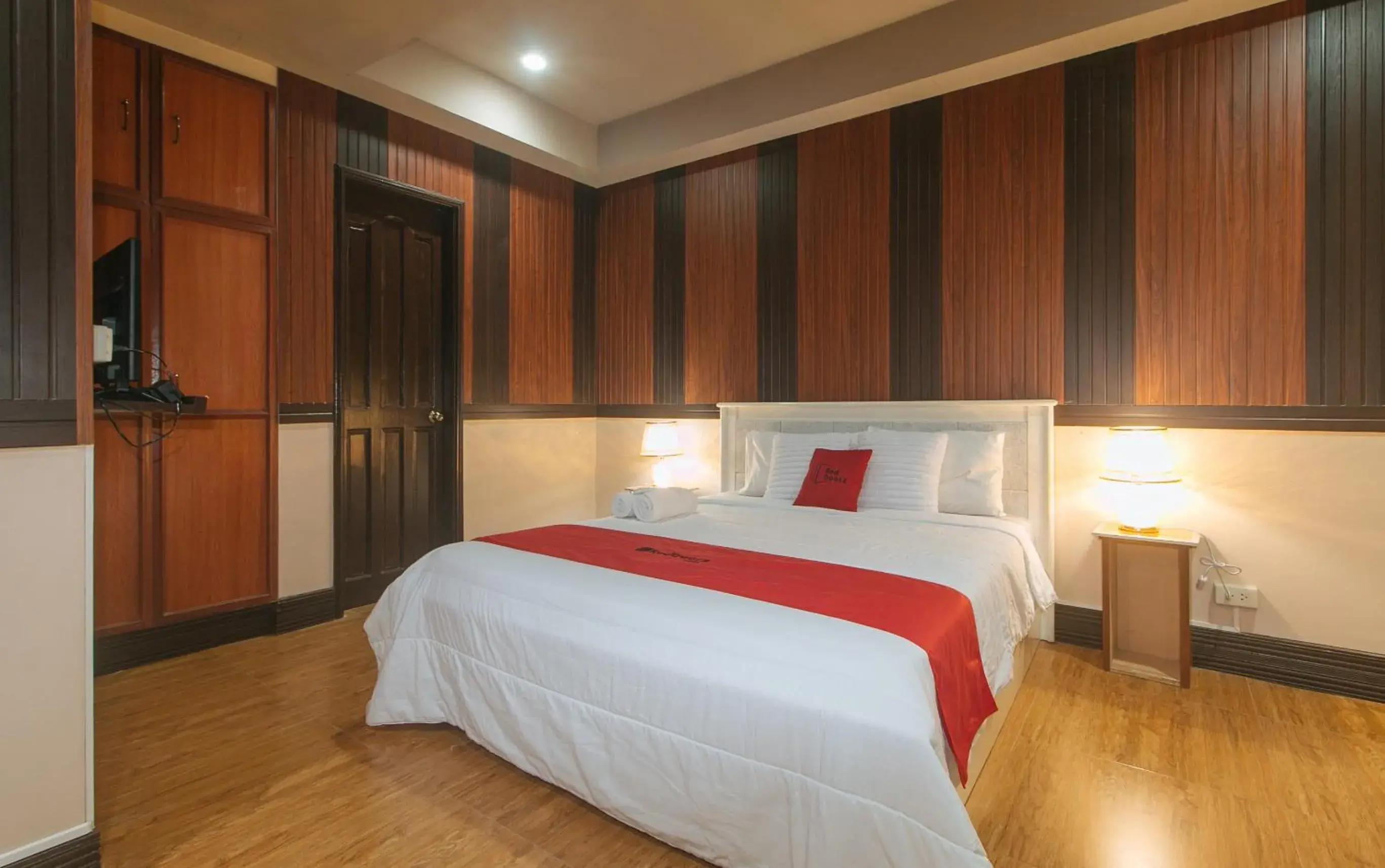 Photo of the whole room, Bed in RedDoorz Plus at Canley Residential Photo of the whole room, Bed in RedDoorz Plus at Canley Residential