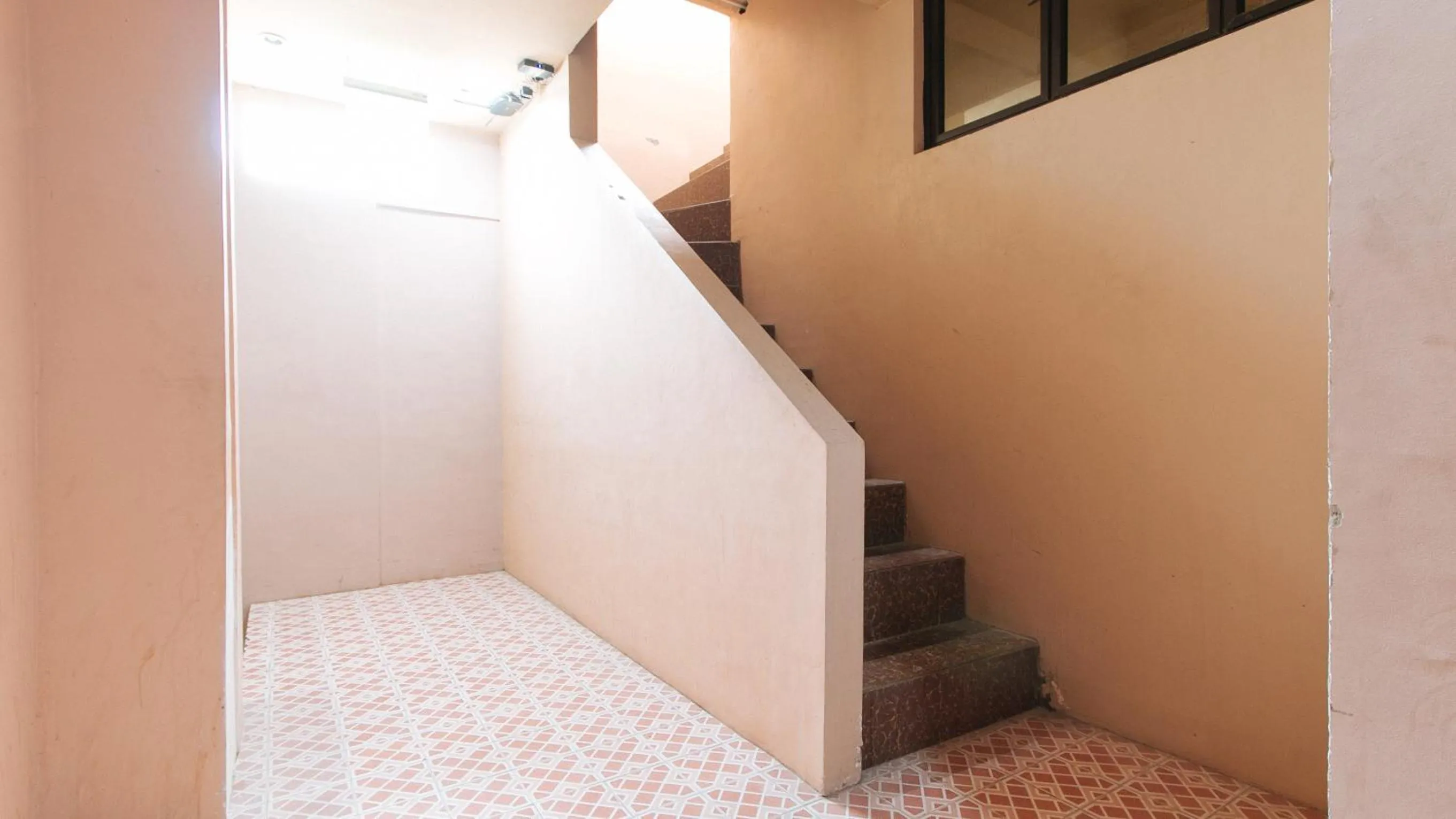 Area and facilities in RedDoorz Plus at Canley Residential