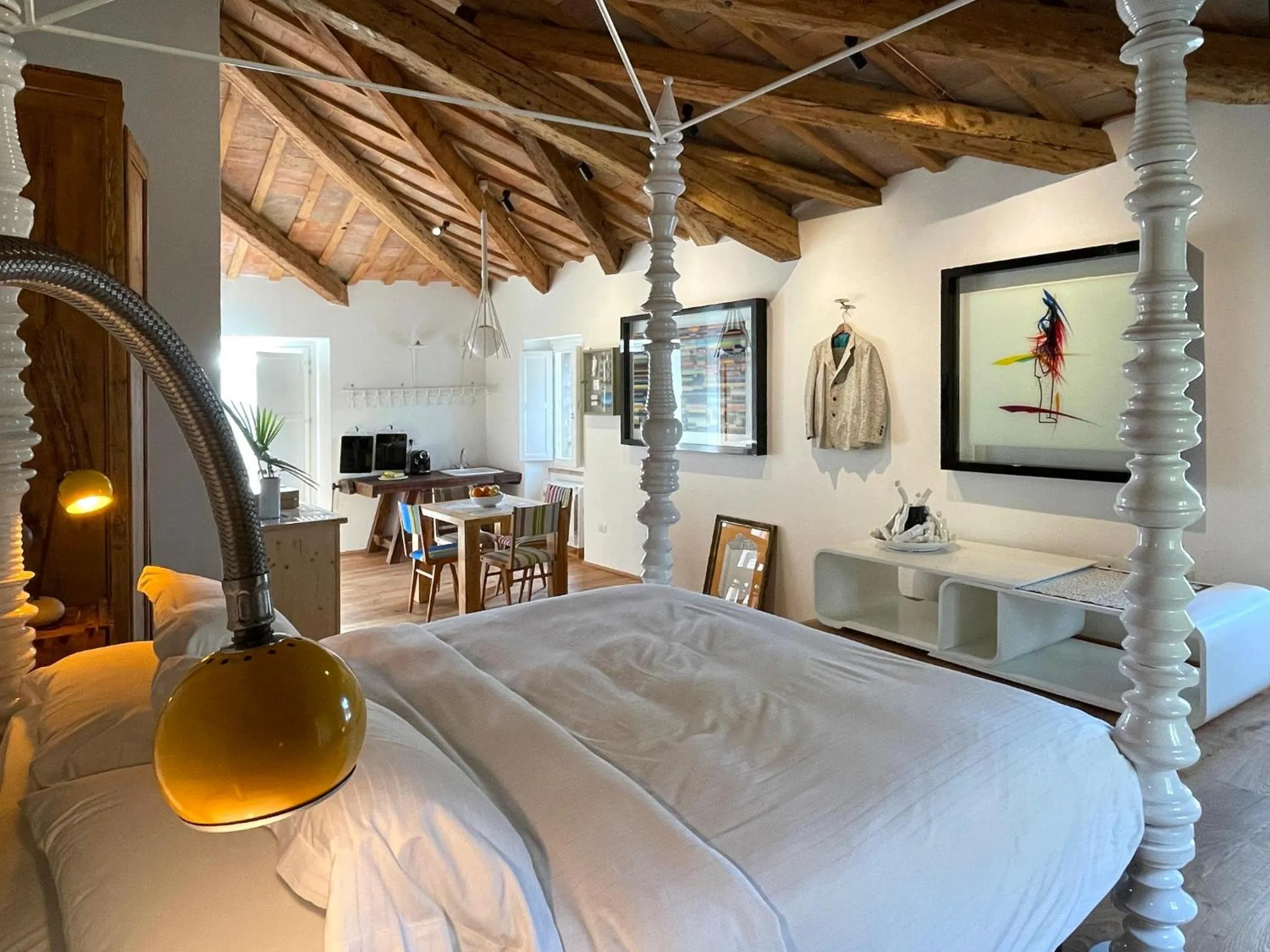 Decorative detail, Bed in Castello di Granarola Relais - Adults Friendly -