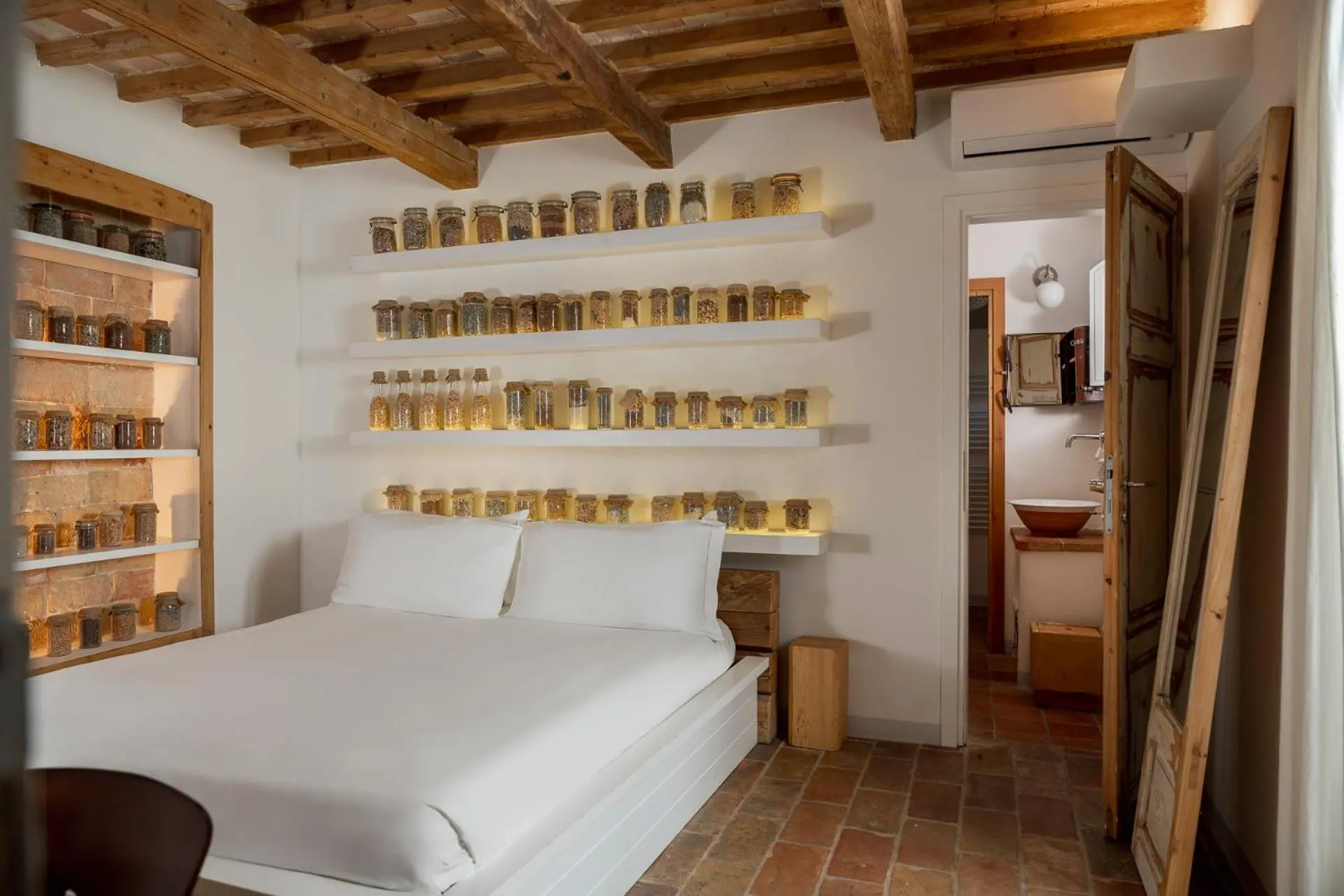 Bedroom, Bed in Castello di Granarola Relais - Adults Friendly -