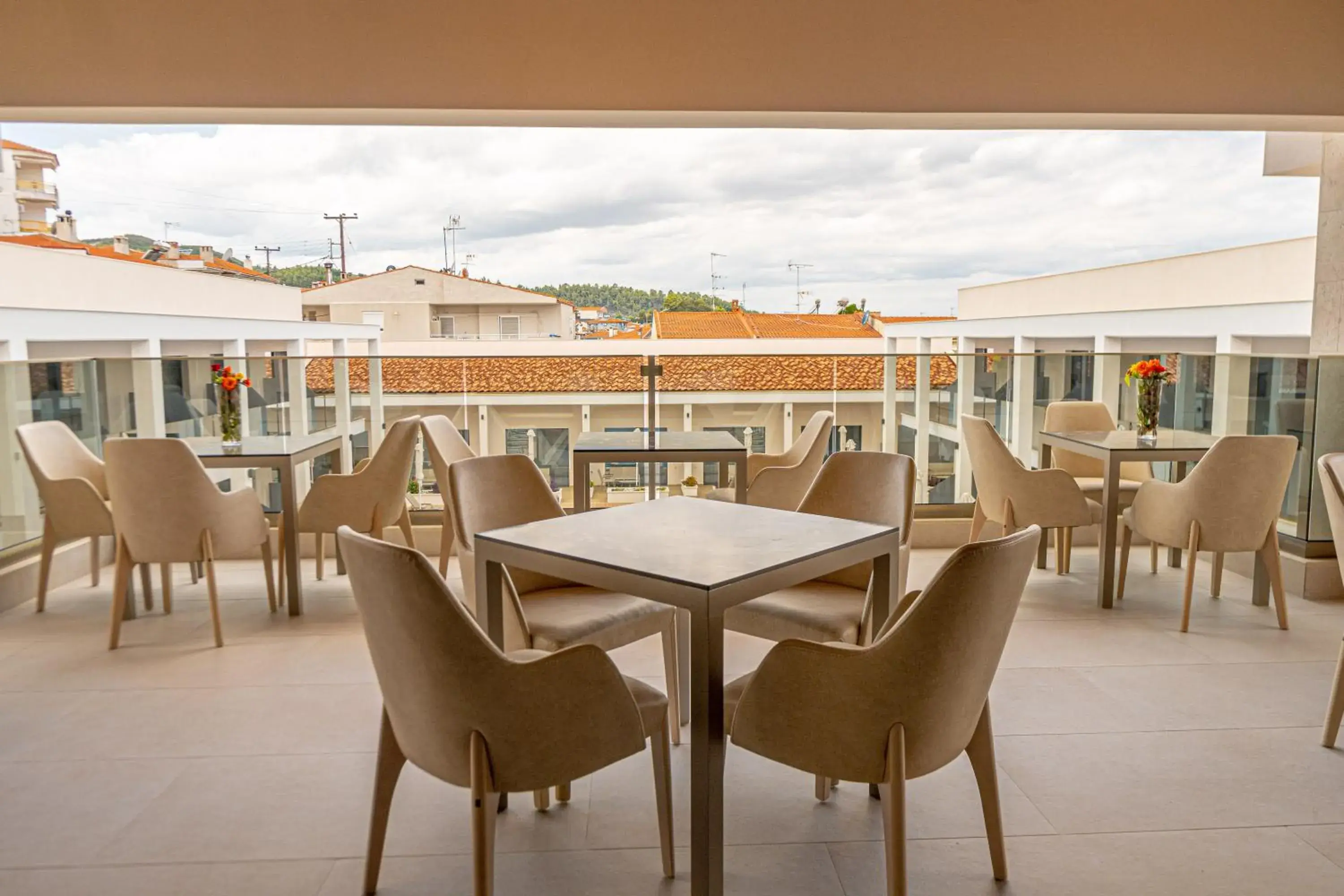 Restaurant/places to eat in Mirror Hotel Restaurant/places to eat in Mirror Hotel