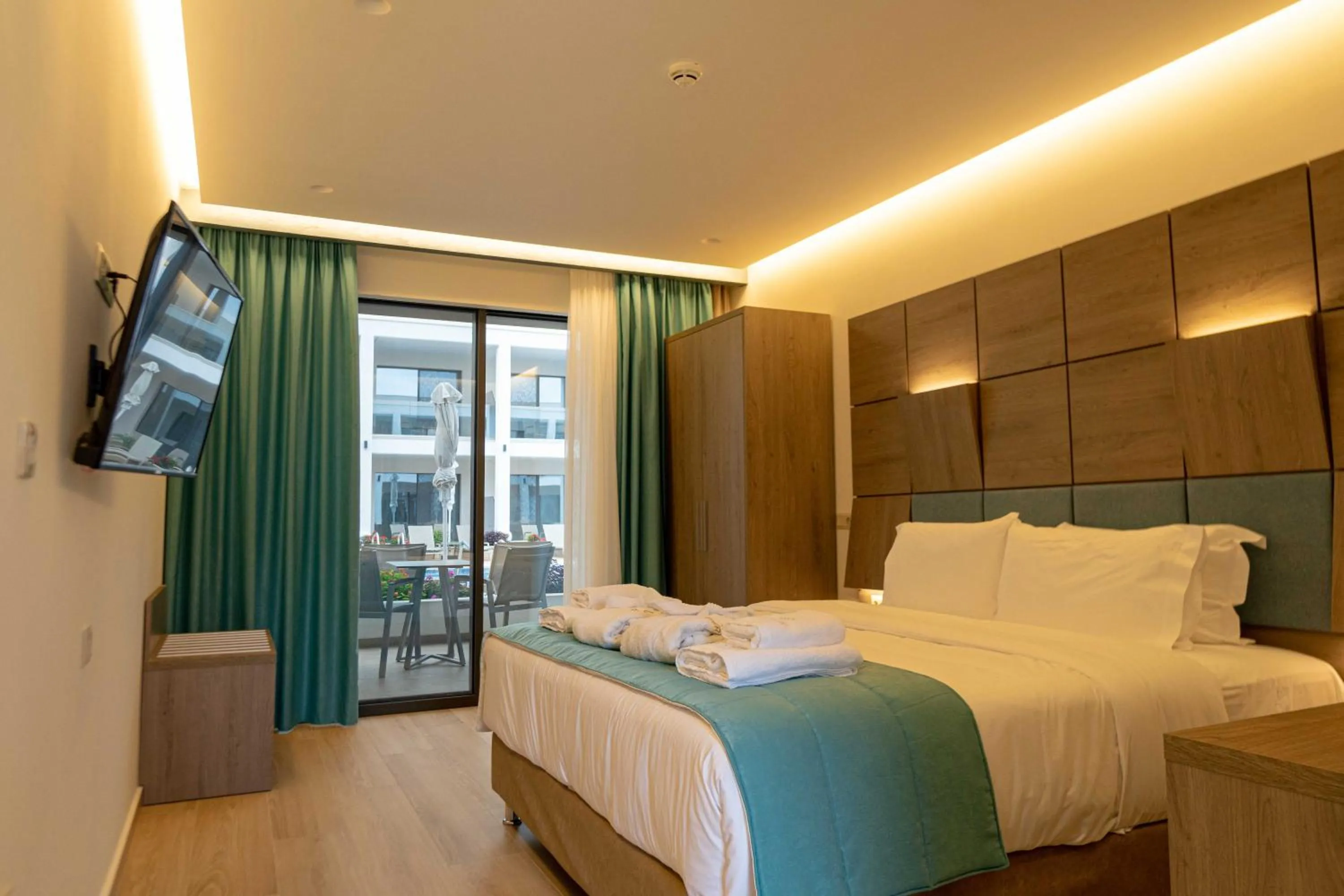 Bedroom, Bed in Mirror Hotel