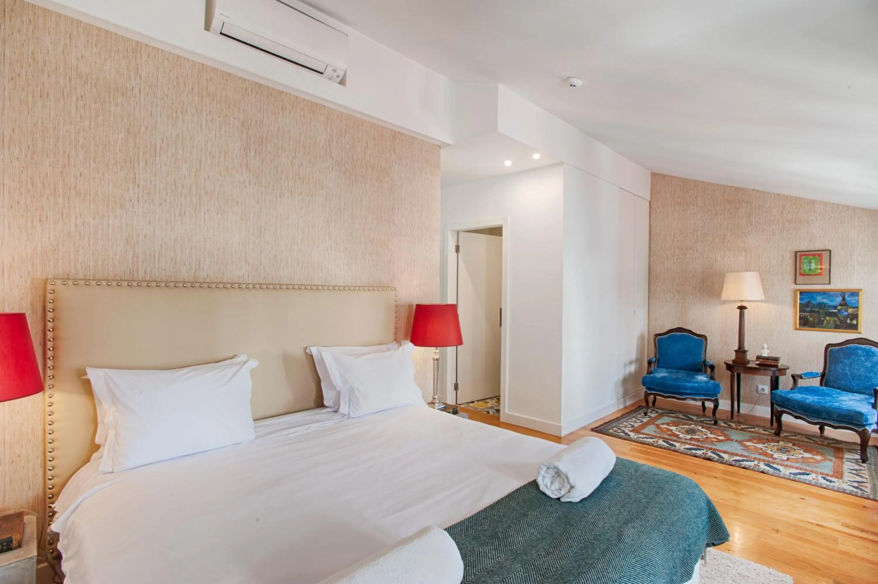 Photo of the whole room, Bed in Dear Lisbon - Charming House