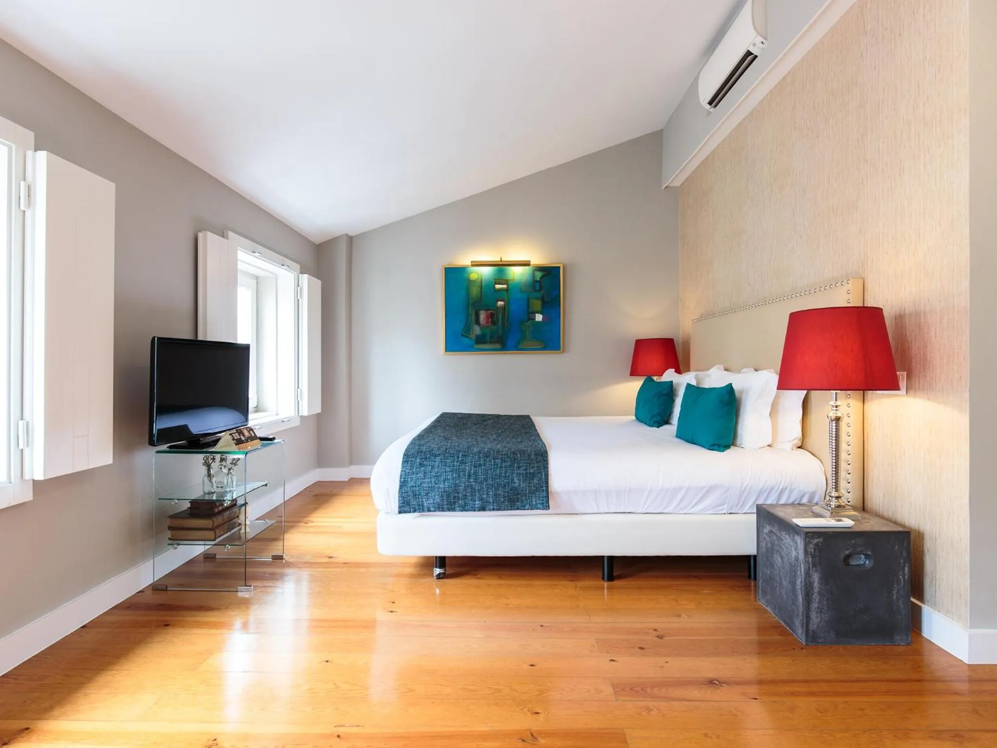 Photo of the whole room, Bed in Dear Lisbon - Charming House