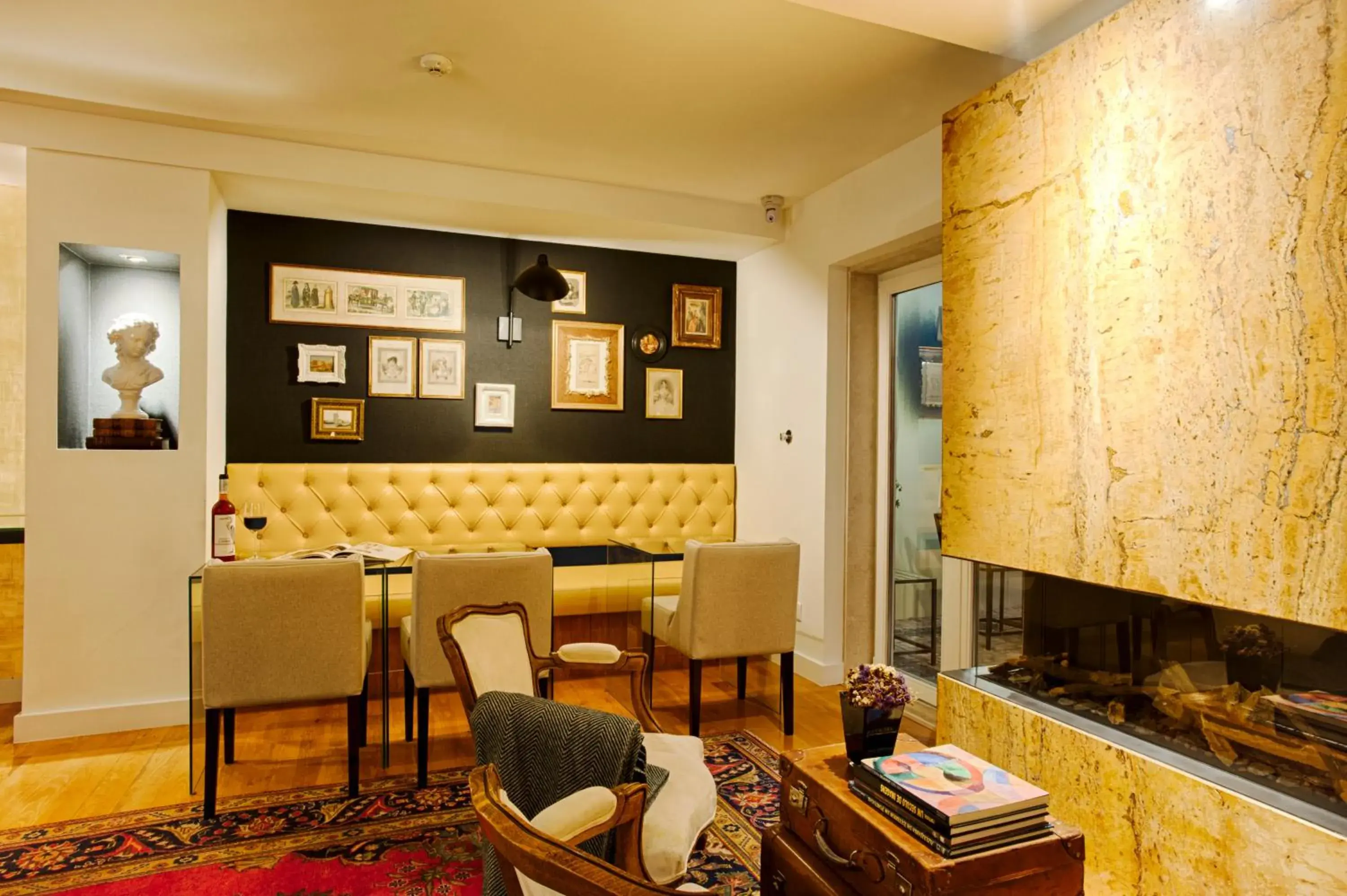 Lounge or bar in Dear Lisbon - Charming House Lounge or bar in Dear Lisbon - Charming House