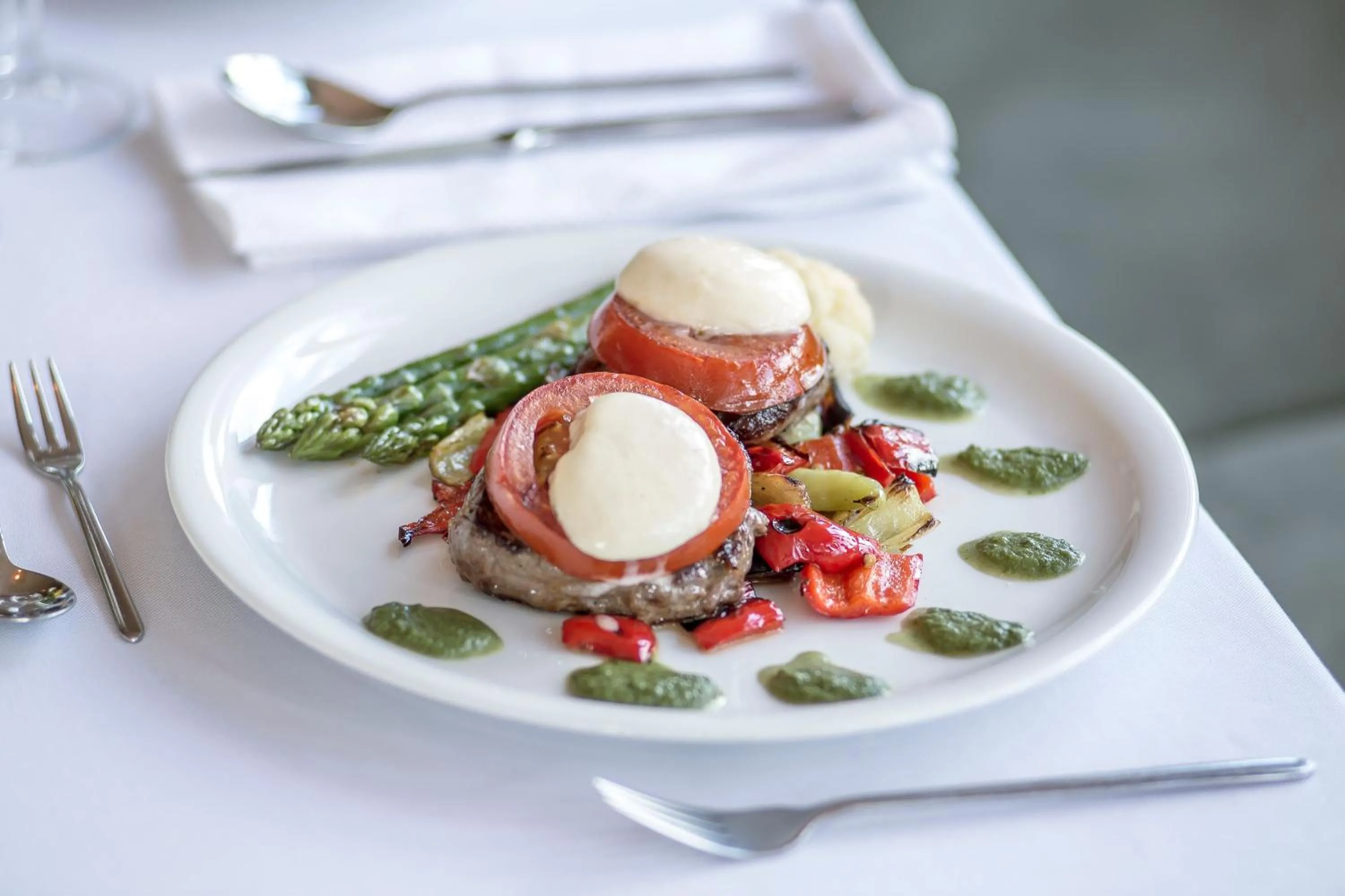 Restaurant/places to eat in Hotel Semitronix