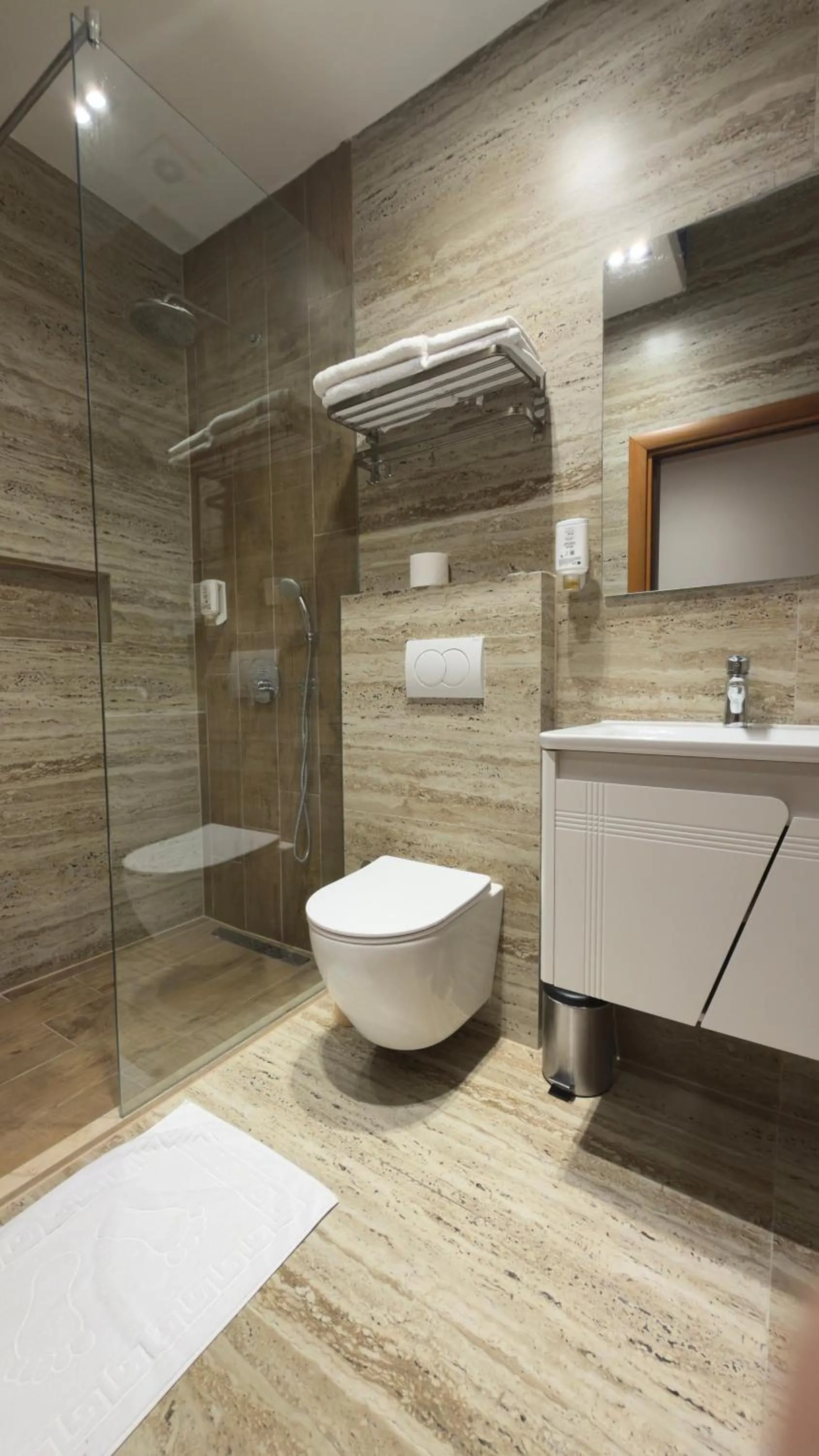 Shower in Hotel Semitronix