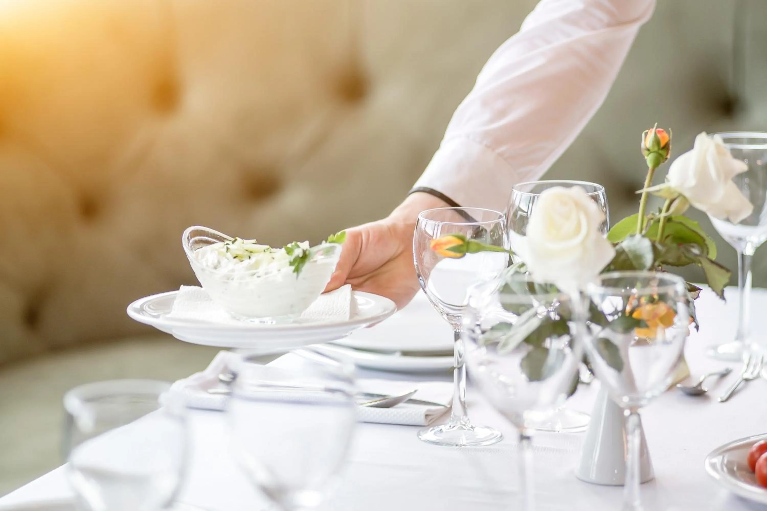 Restaurant/places to eat in Hotel Semitronix