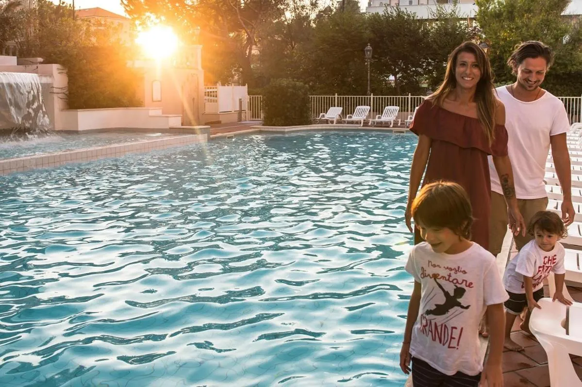Swimming pool in Mansarda Cannes