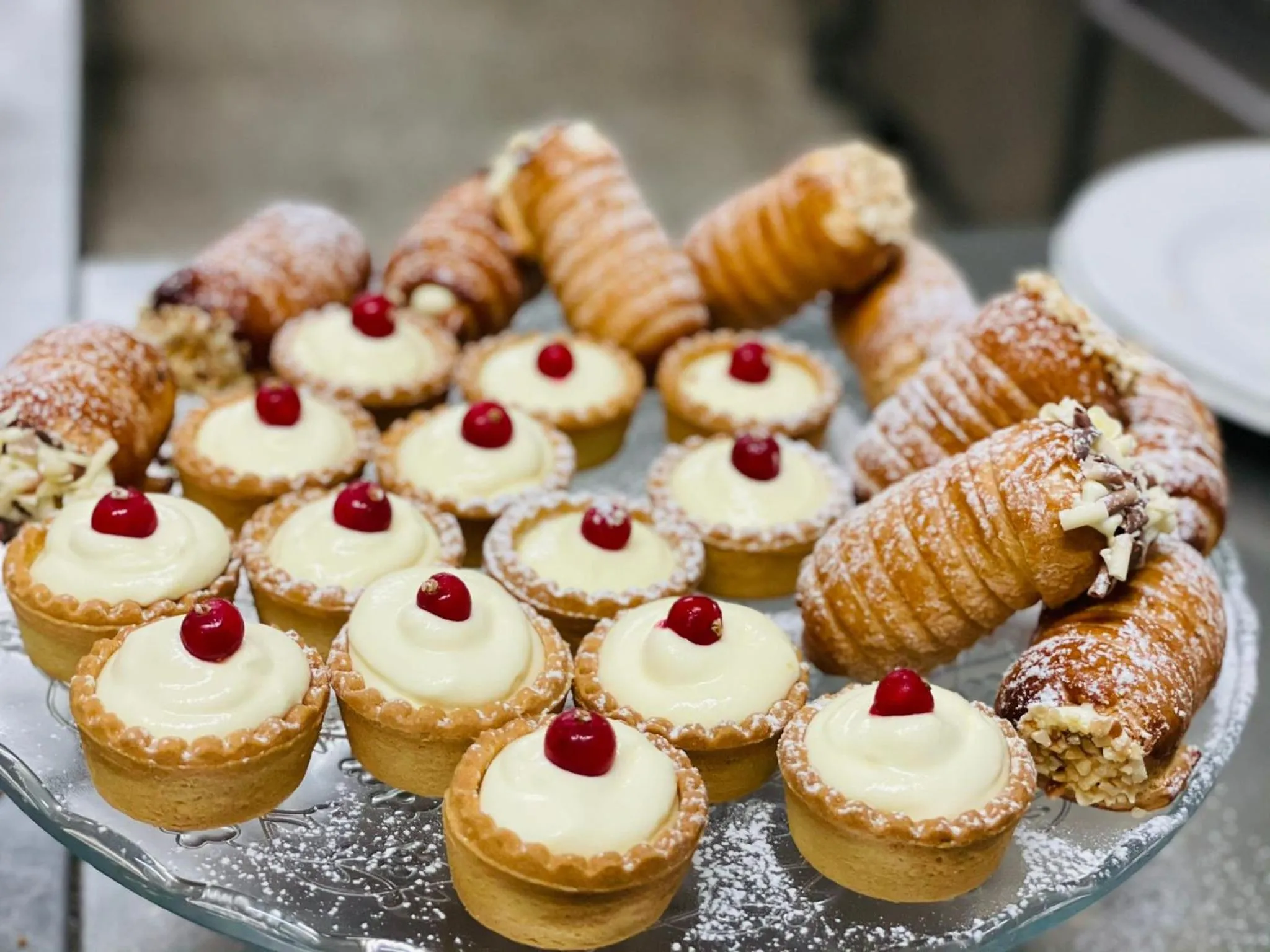 Restaurant/places to eat in Mansarda Cannes