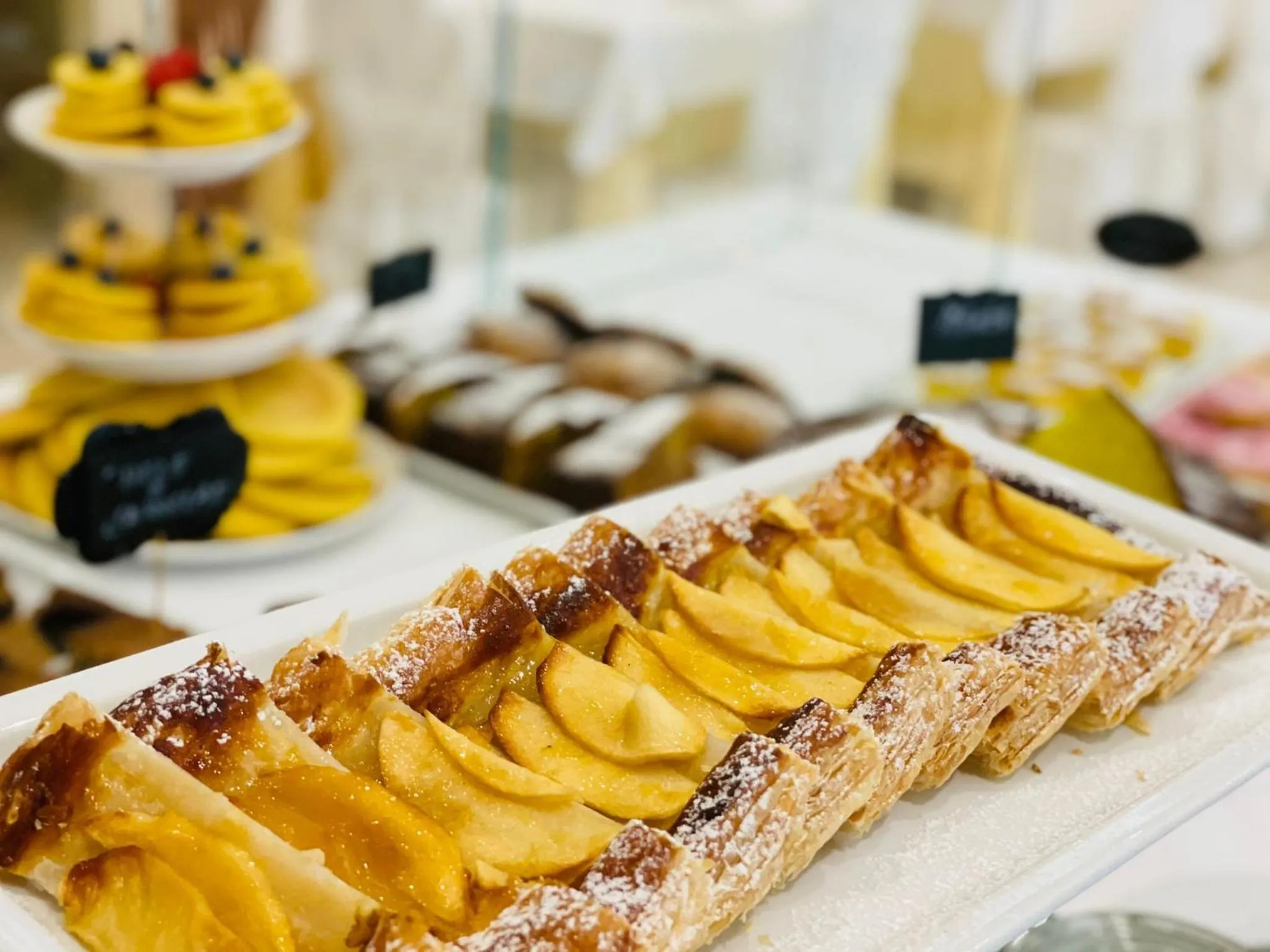 Restaurant/places to eat in Mansarda Cannes