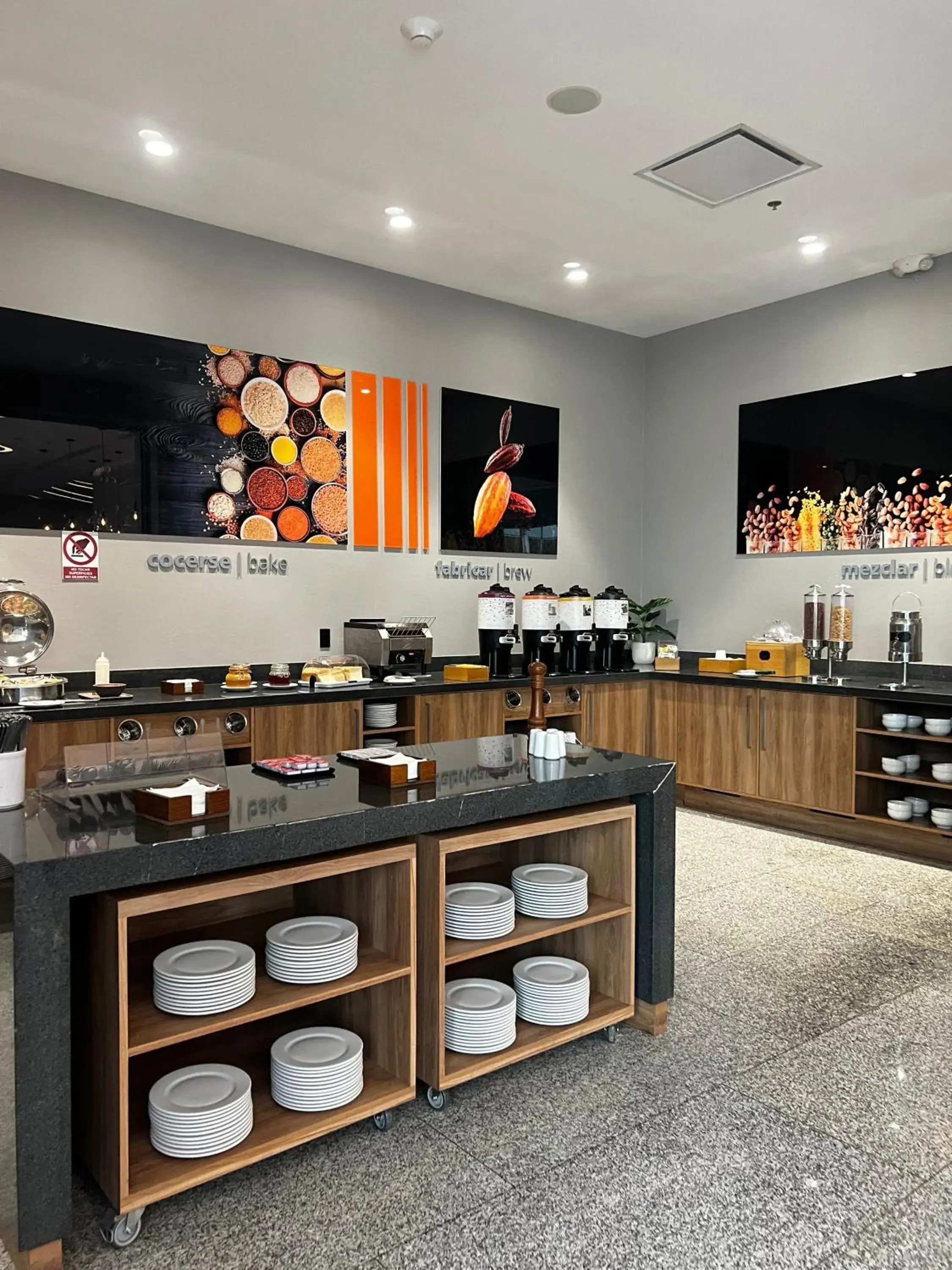 Restaurant/places to eat in Hampton by Hilton Aguascalientes Downtown Restaurant/places to eat in Hampton by Hilton Aguascalientes Downtown