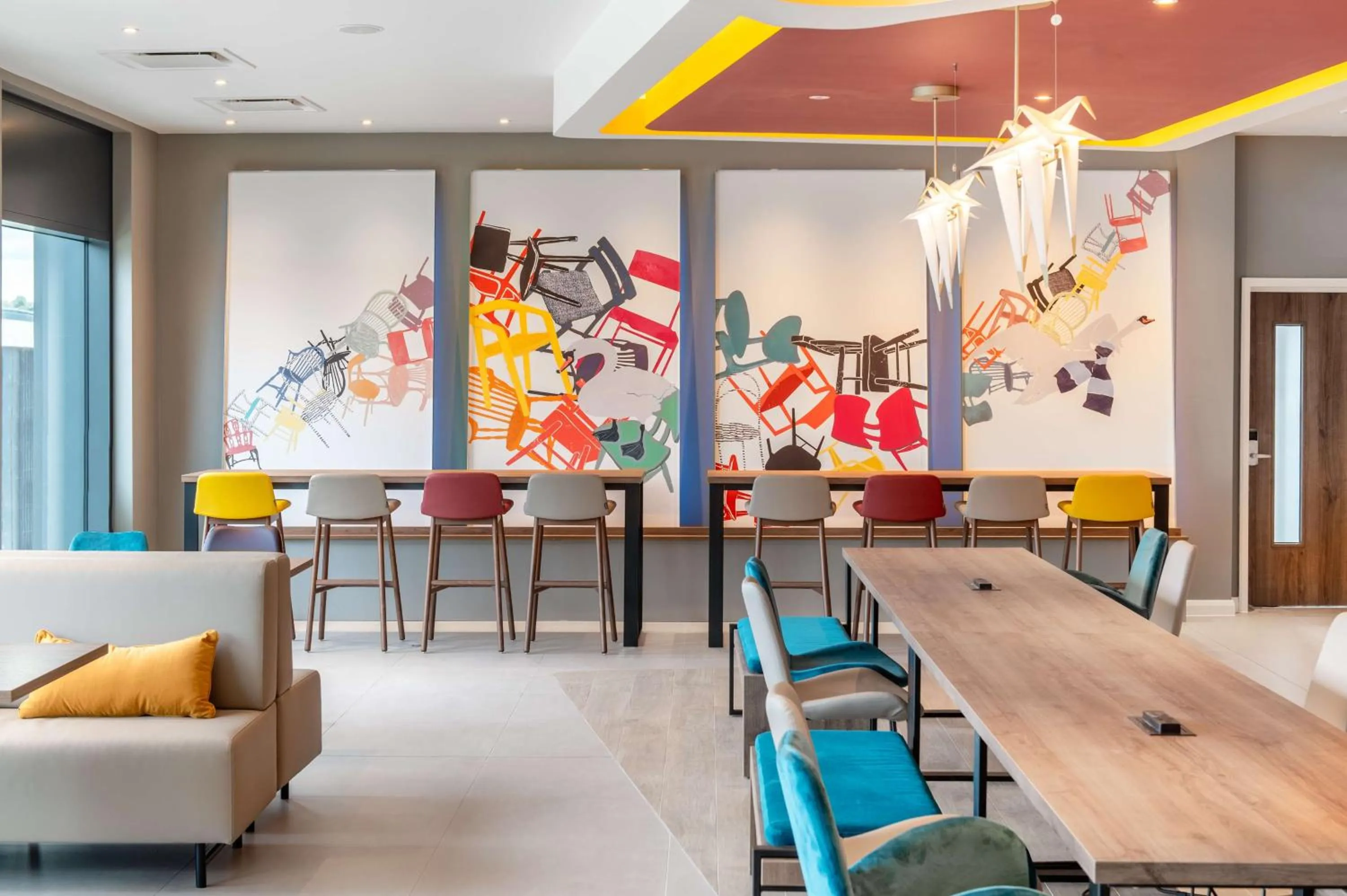 Lobby or reception in Hampton by Hilton High Wycombe