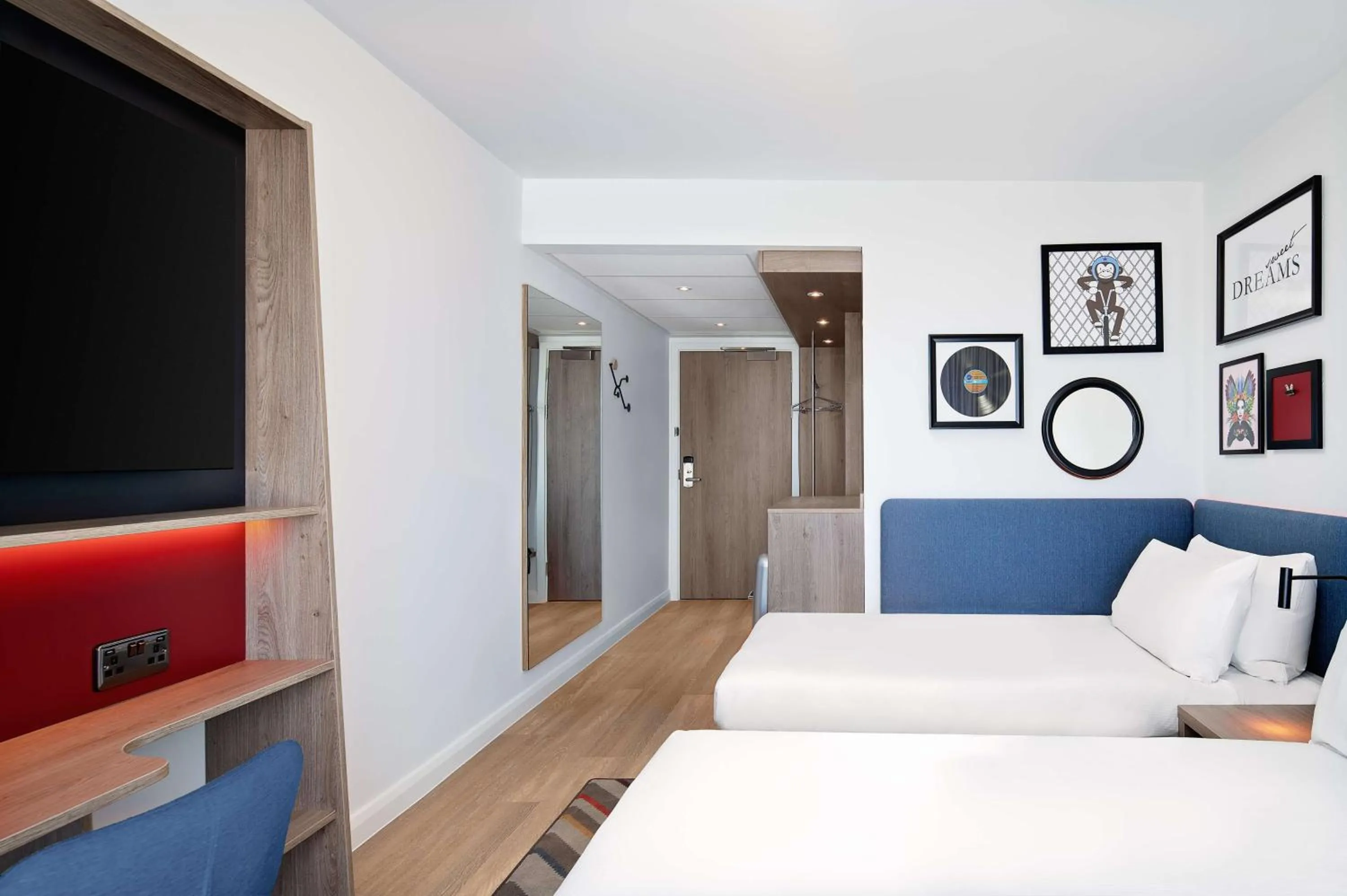 Bedroom, Bed in Hampton by Hilton High Wycombe