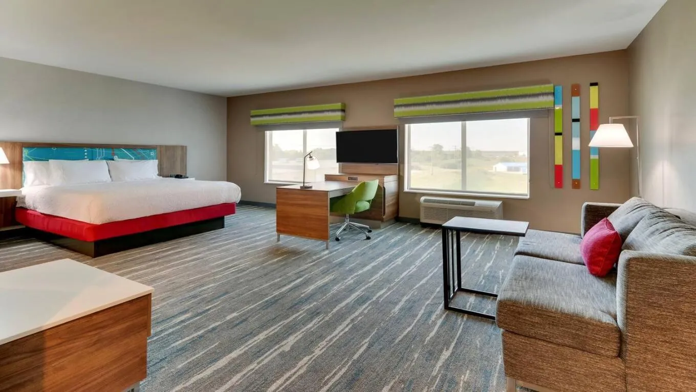 Bedroom, Bed in Hampton Inn Lebanon, IN