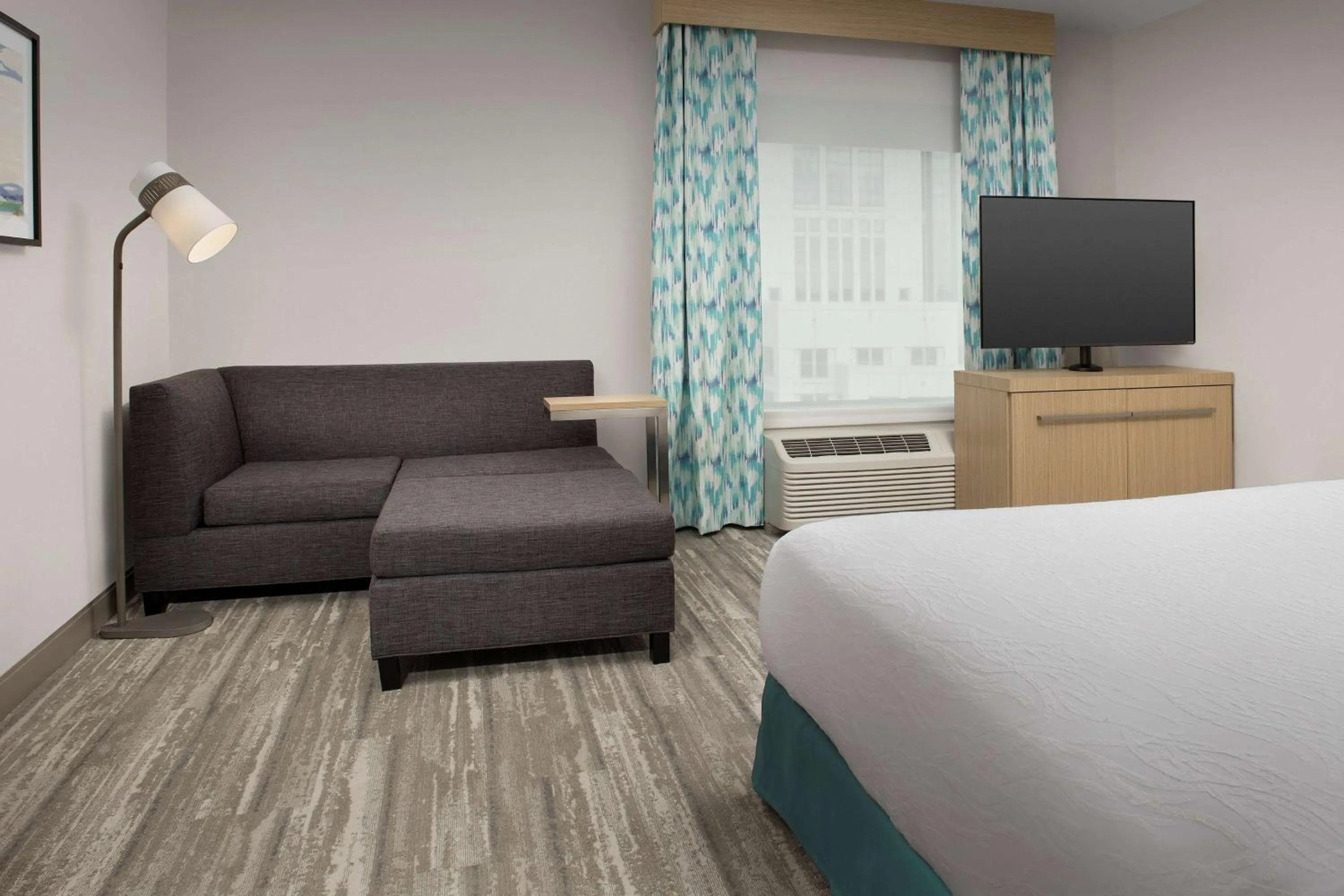 Bedroom, Bed in Hilton Garden Inn Orlando Downtown