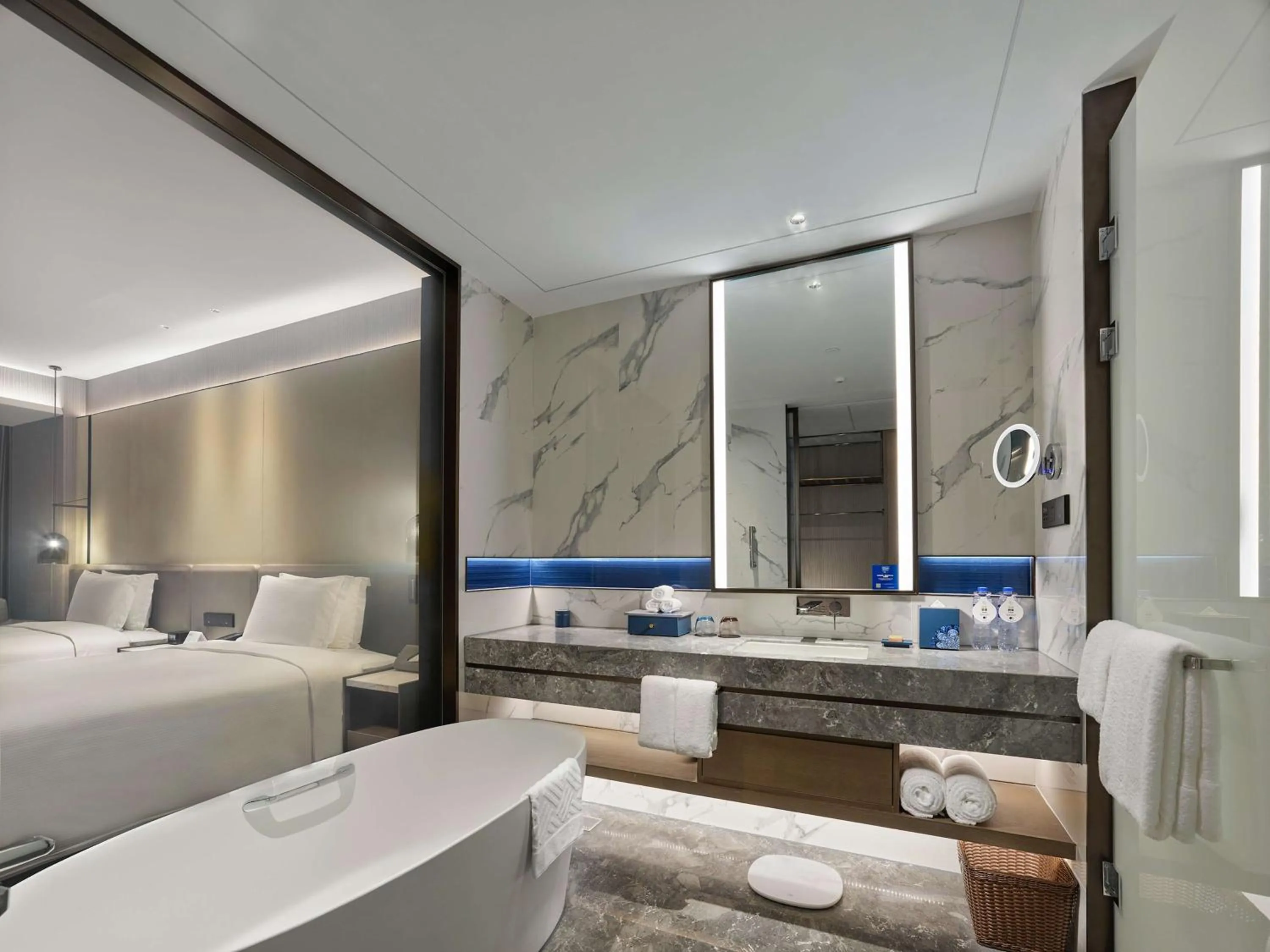 Bathroom, Bed in DoubleTree by Hilton Qidong