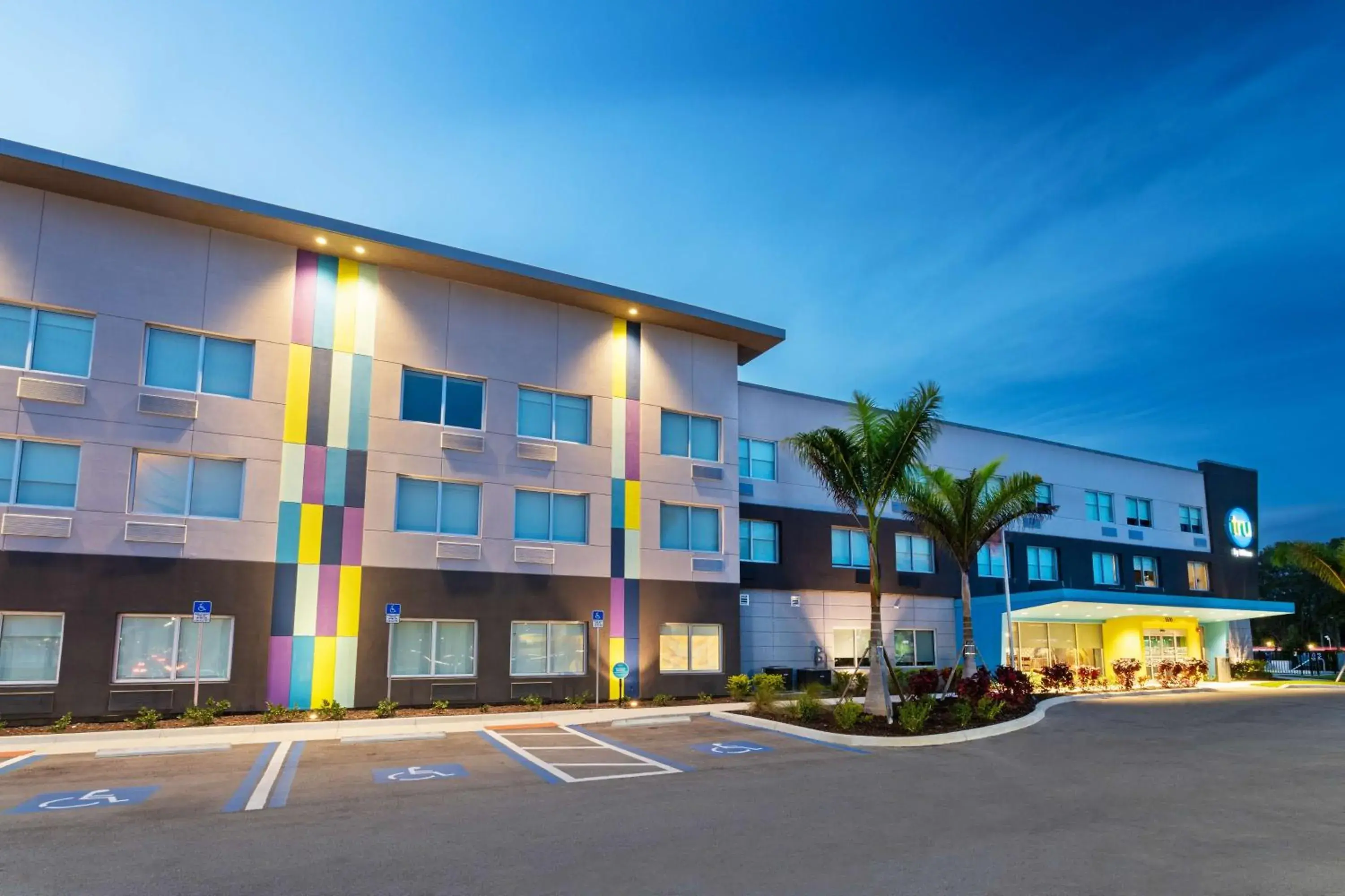 Property building in Tru By Hilton Bradenton I-75, FL Property building in Tru By Hilton Bradenton I-75, FL