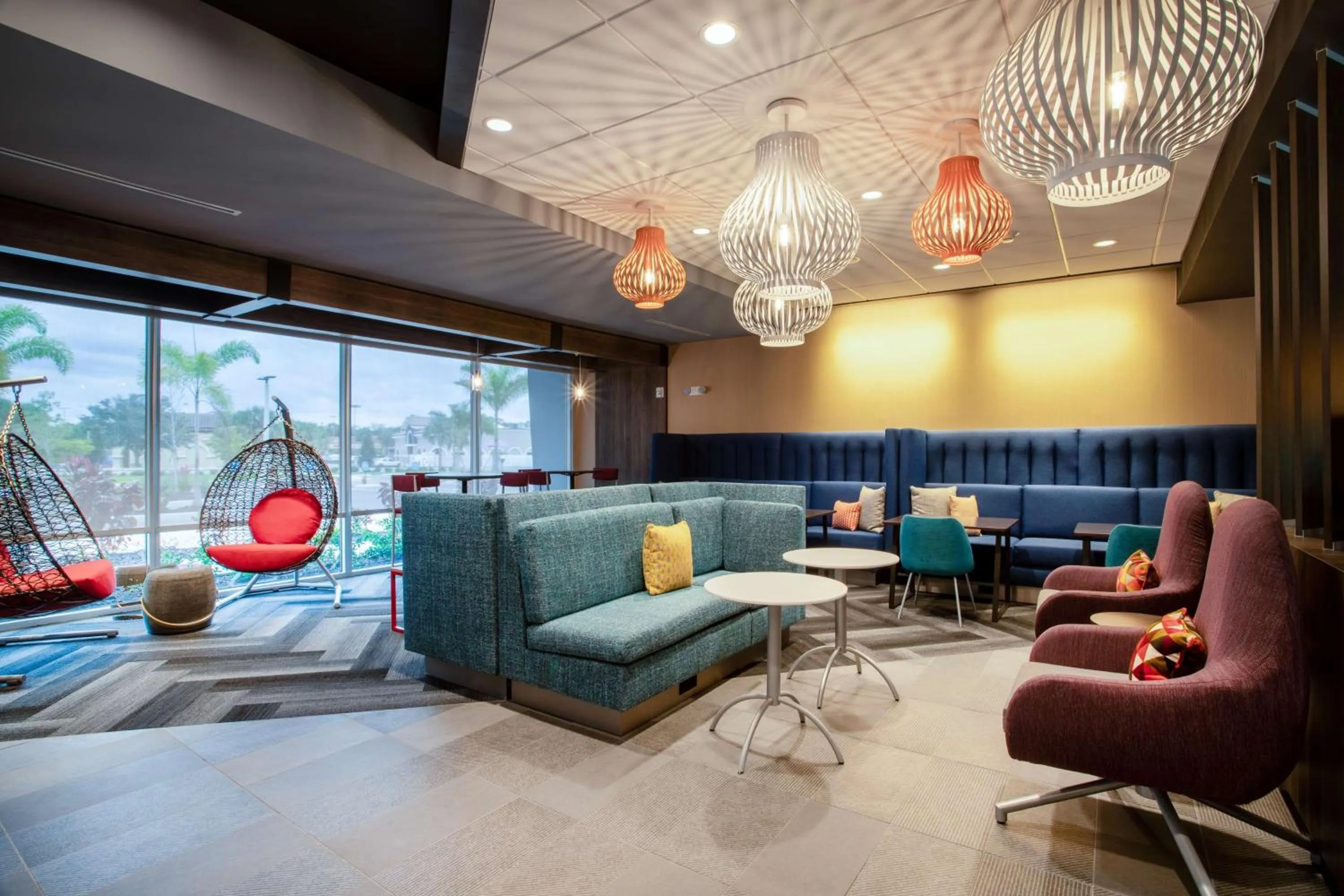 Communal lounge/ TV room in Tru By Hilton Bradenton I-75, FL