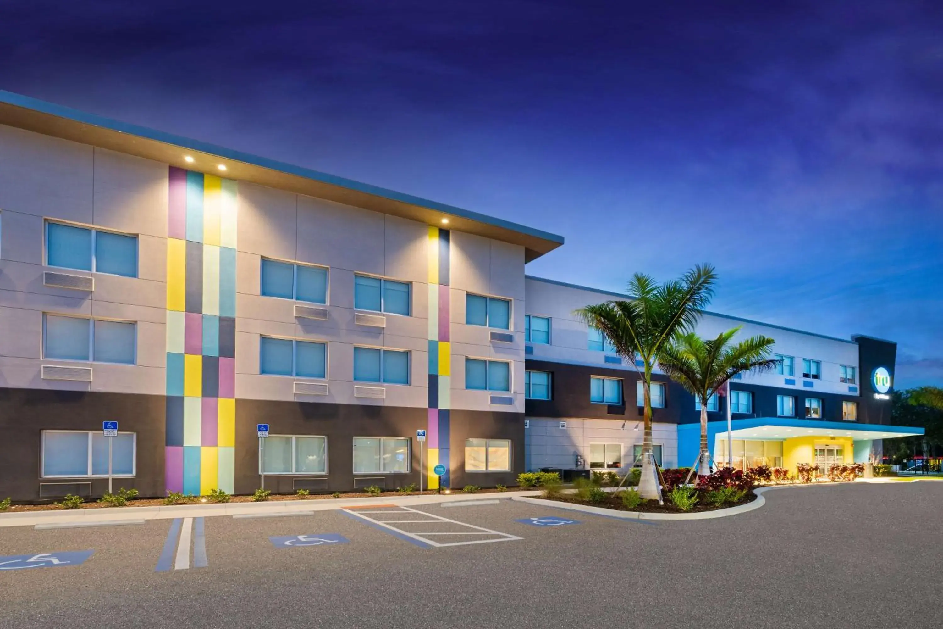 Property building in Tru By Hilton Bradenton I-75, FL Property building in Tru By Hilton Bradenton I-75, FL